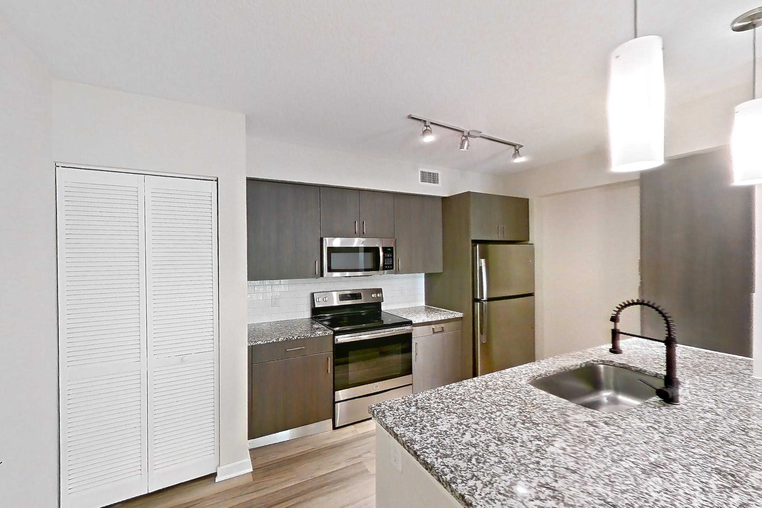 KITCHEN ENTRYWAY