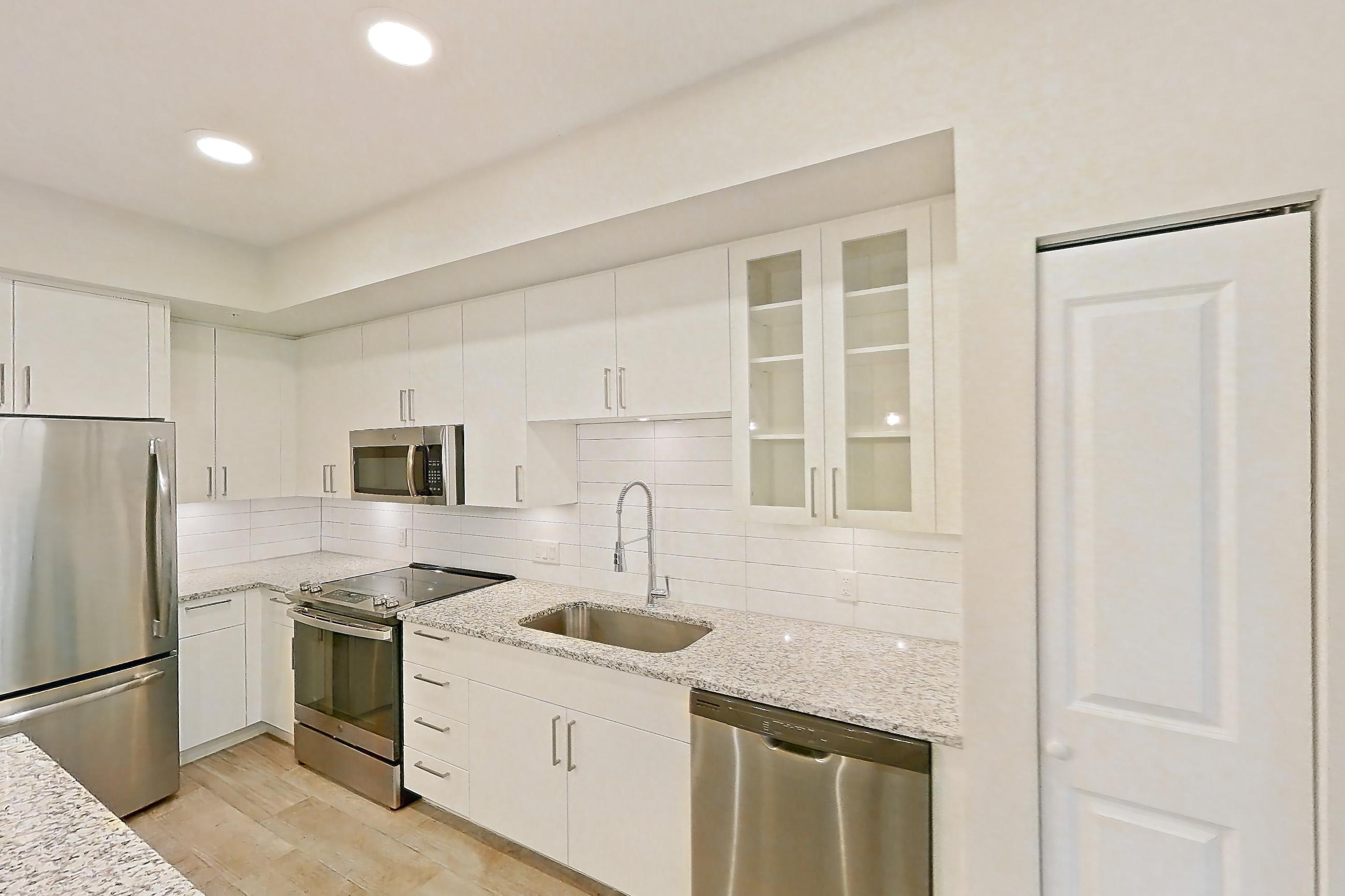 KITCHEN ISLAND CORNER