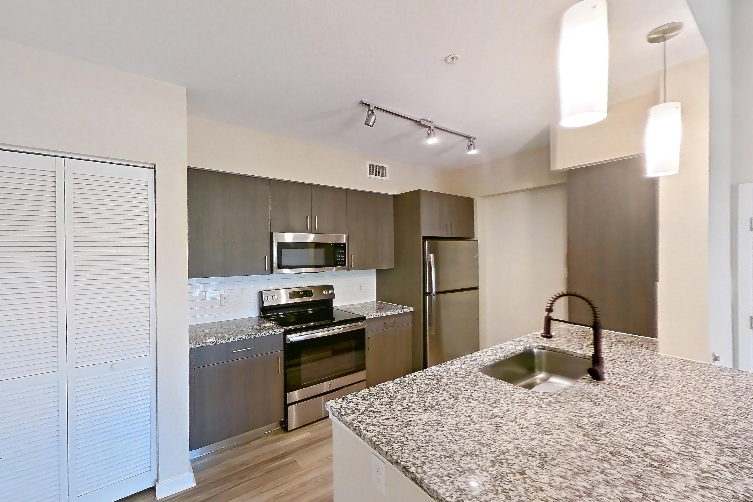 KITCHEN ENTRYWAY