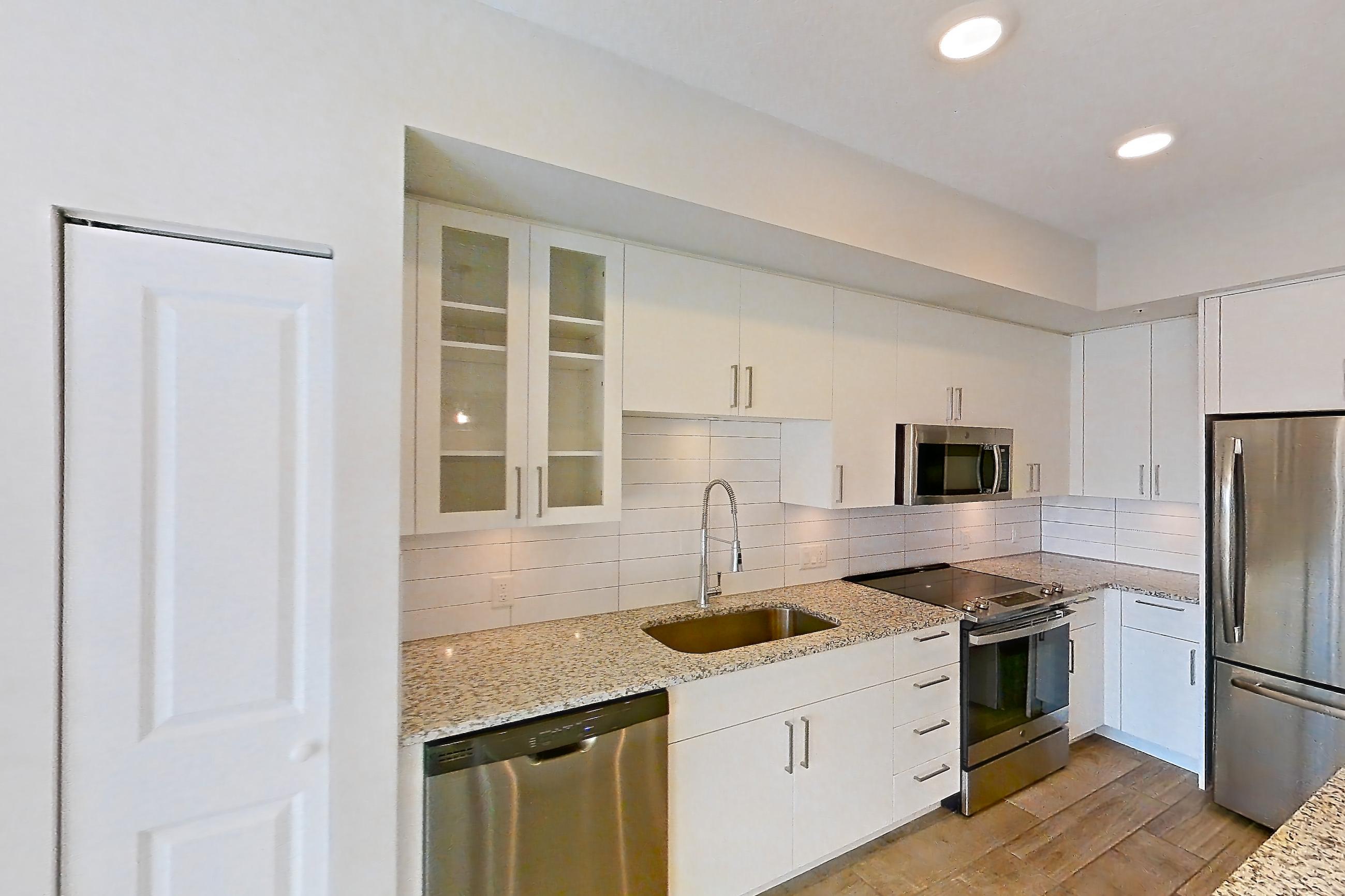 KITCHEN ISLAND CORNER