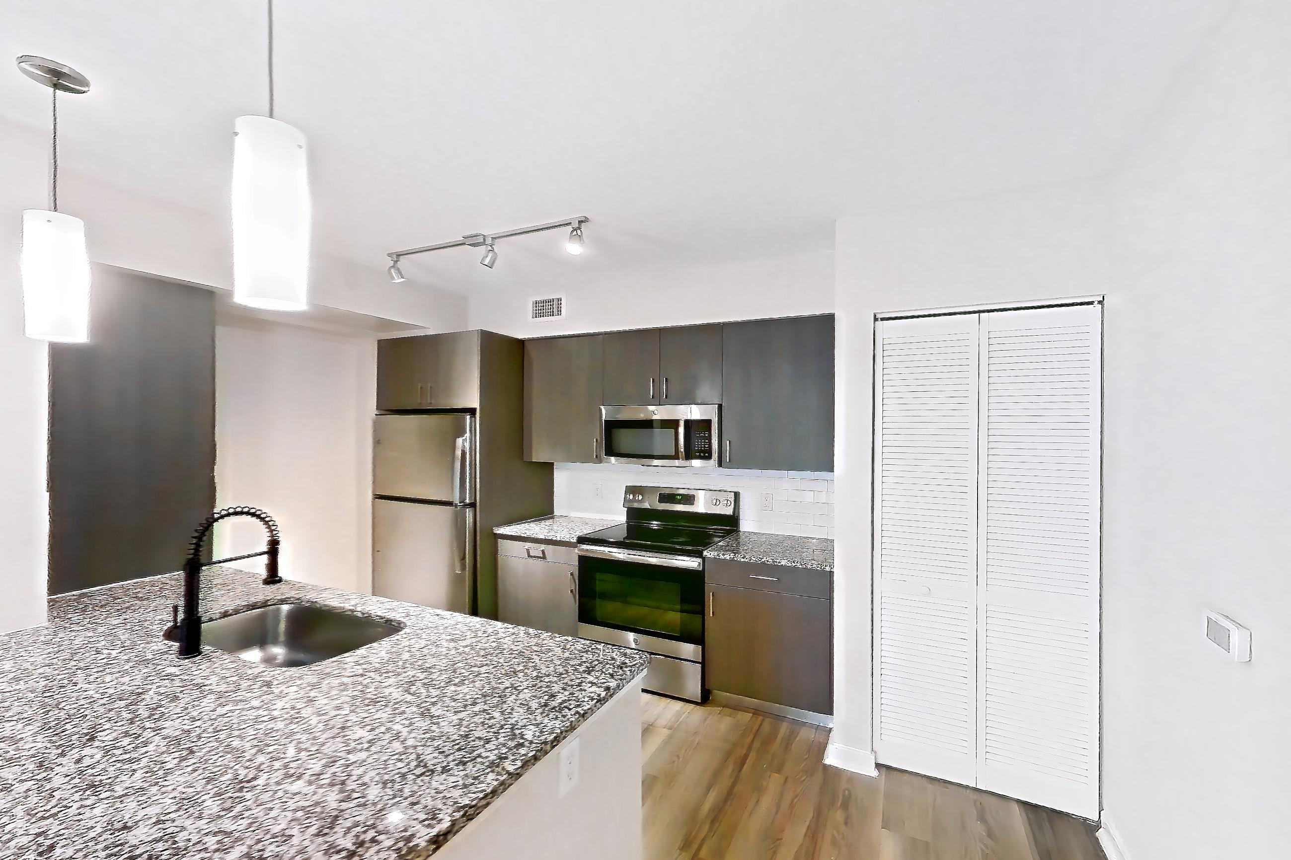 KITCHEN ENTRYWAY