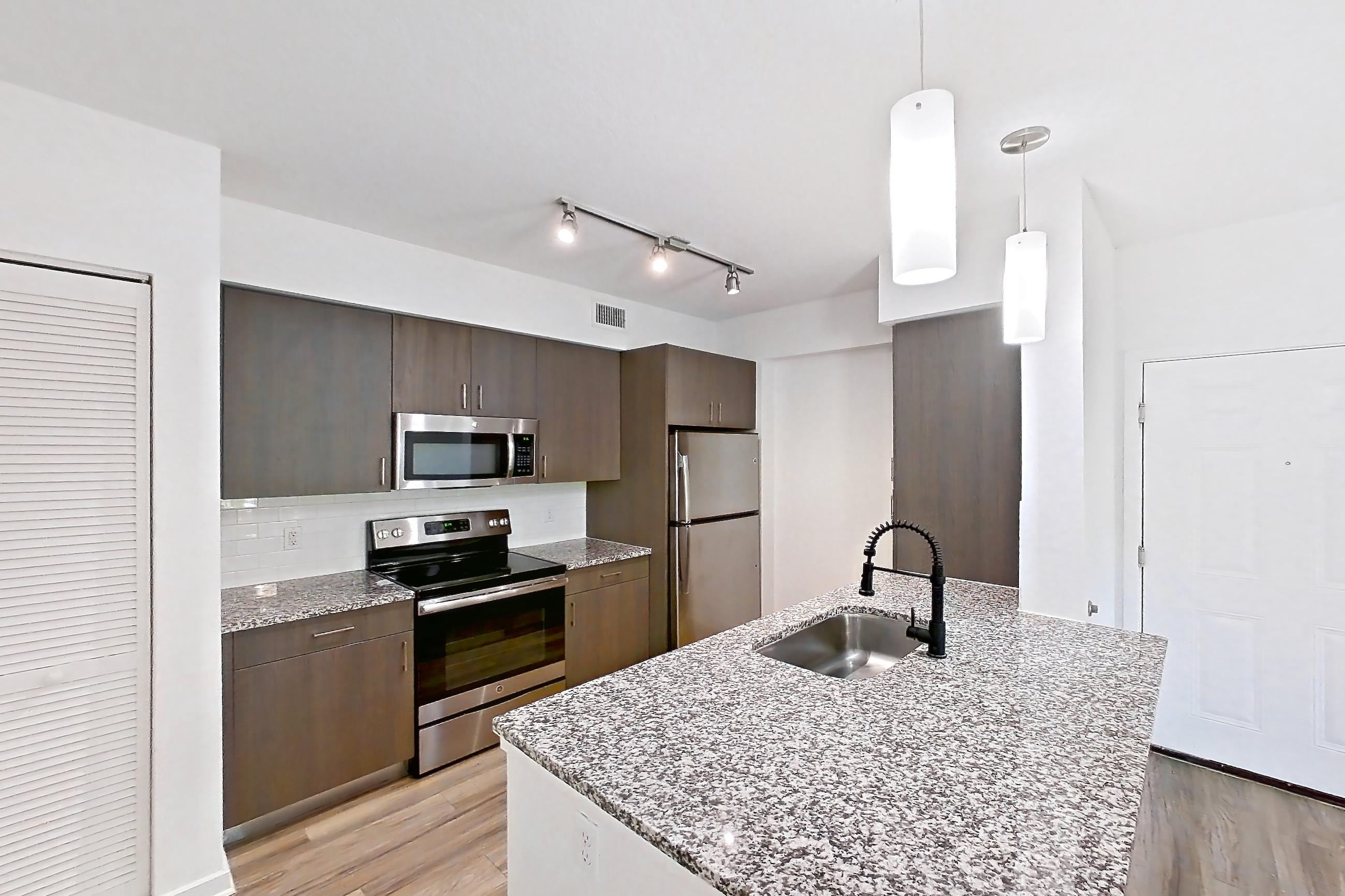 KITCHEN ENTRYWAY