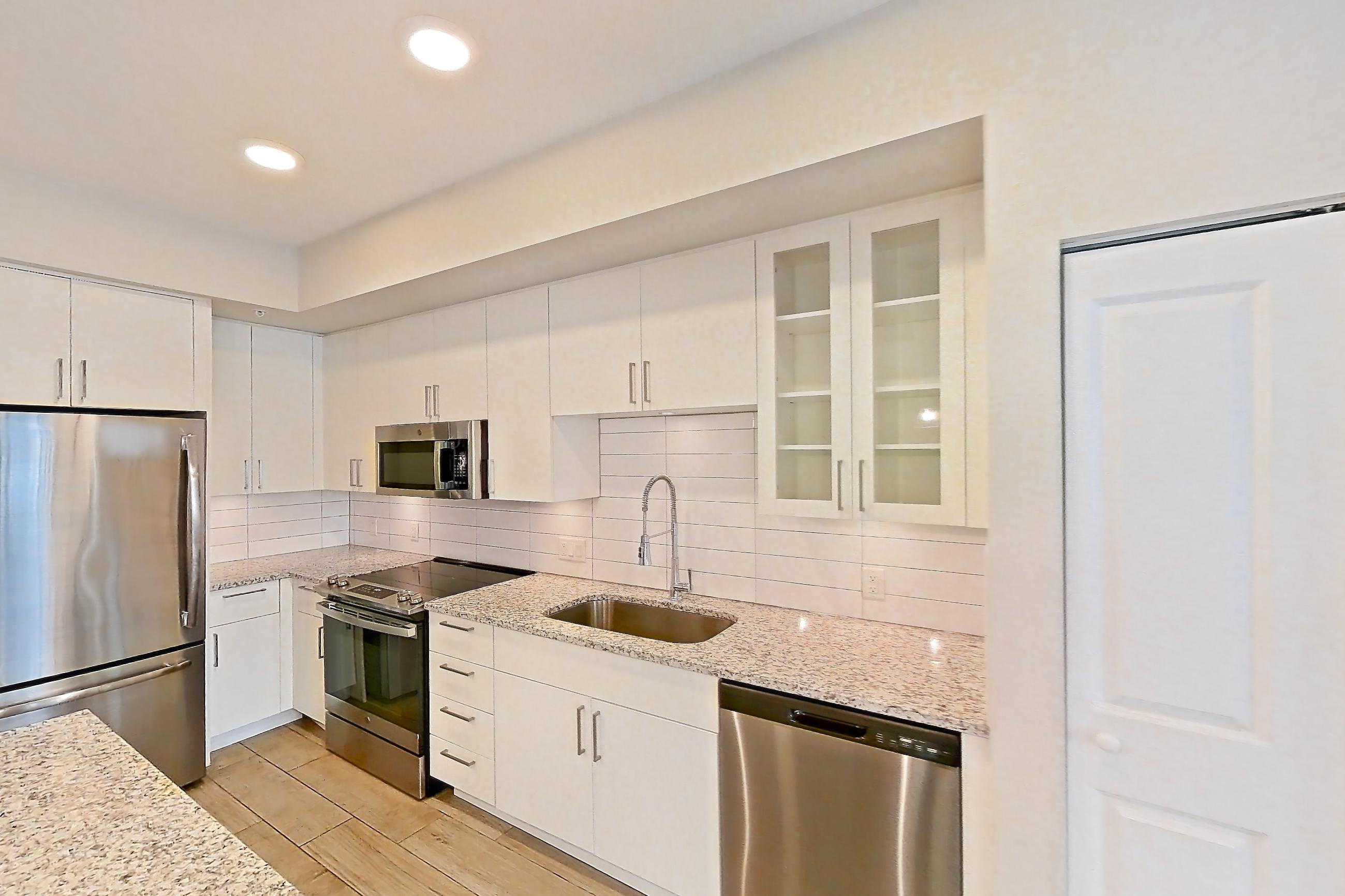 KITCHEN ISLAND CORNER
