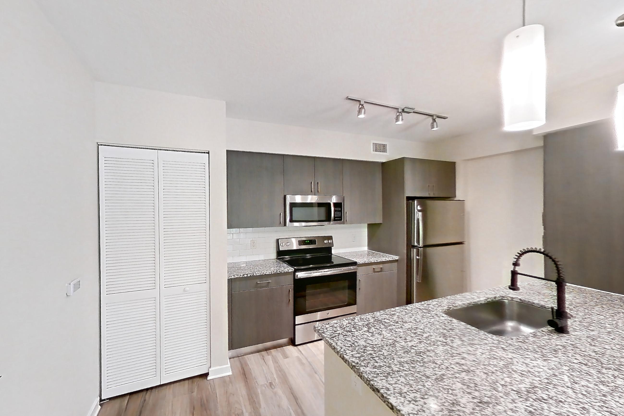 KITCHEN ENTRYWAY