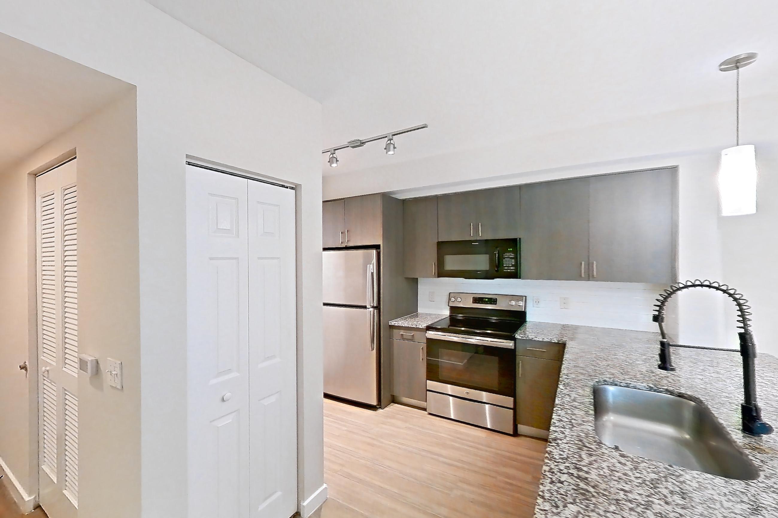 KITCHEN ENTRYWAY