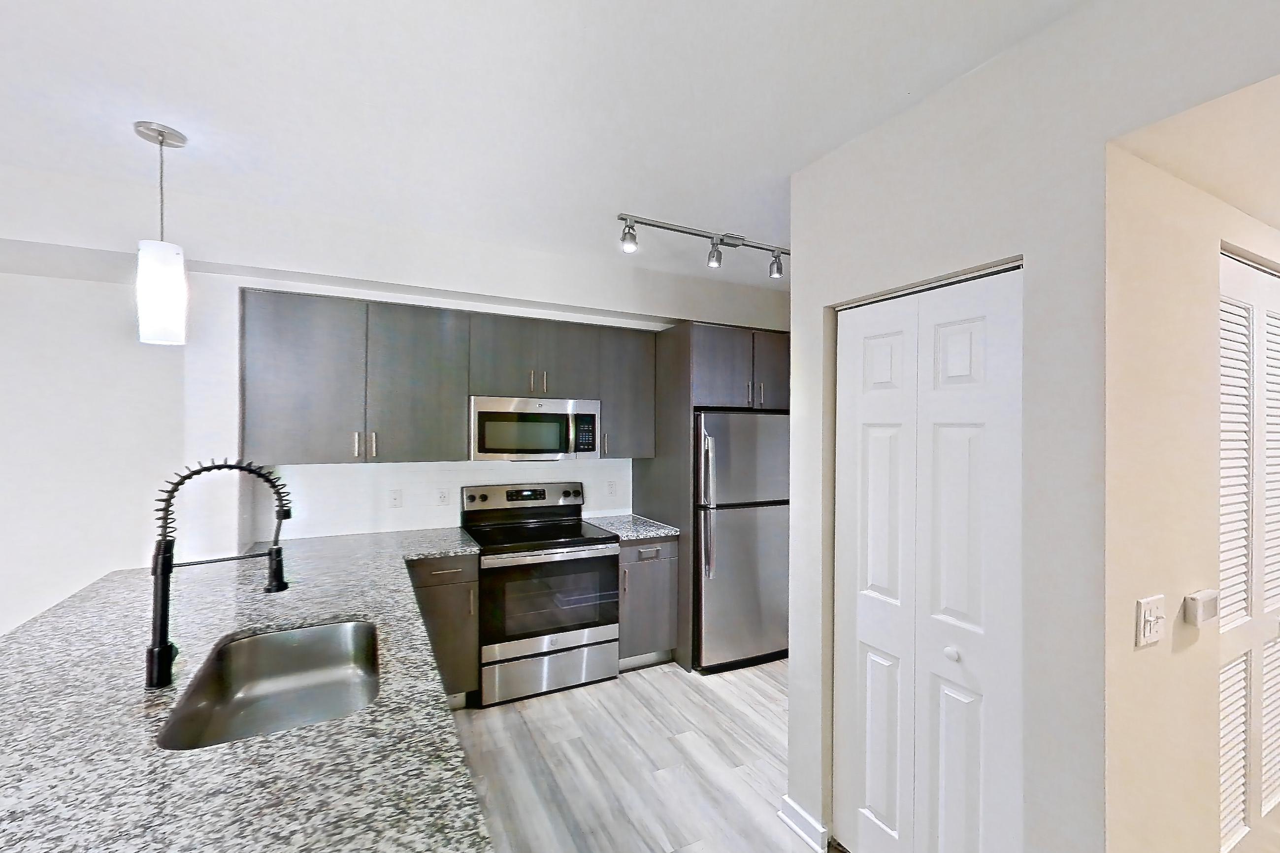 KITCHEN ENTRYWAY