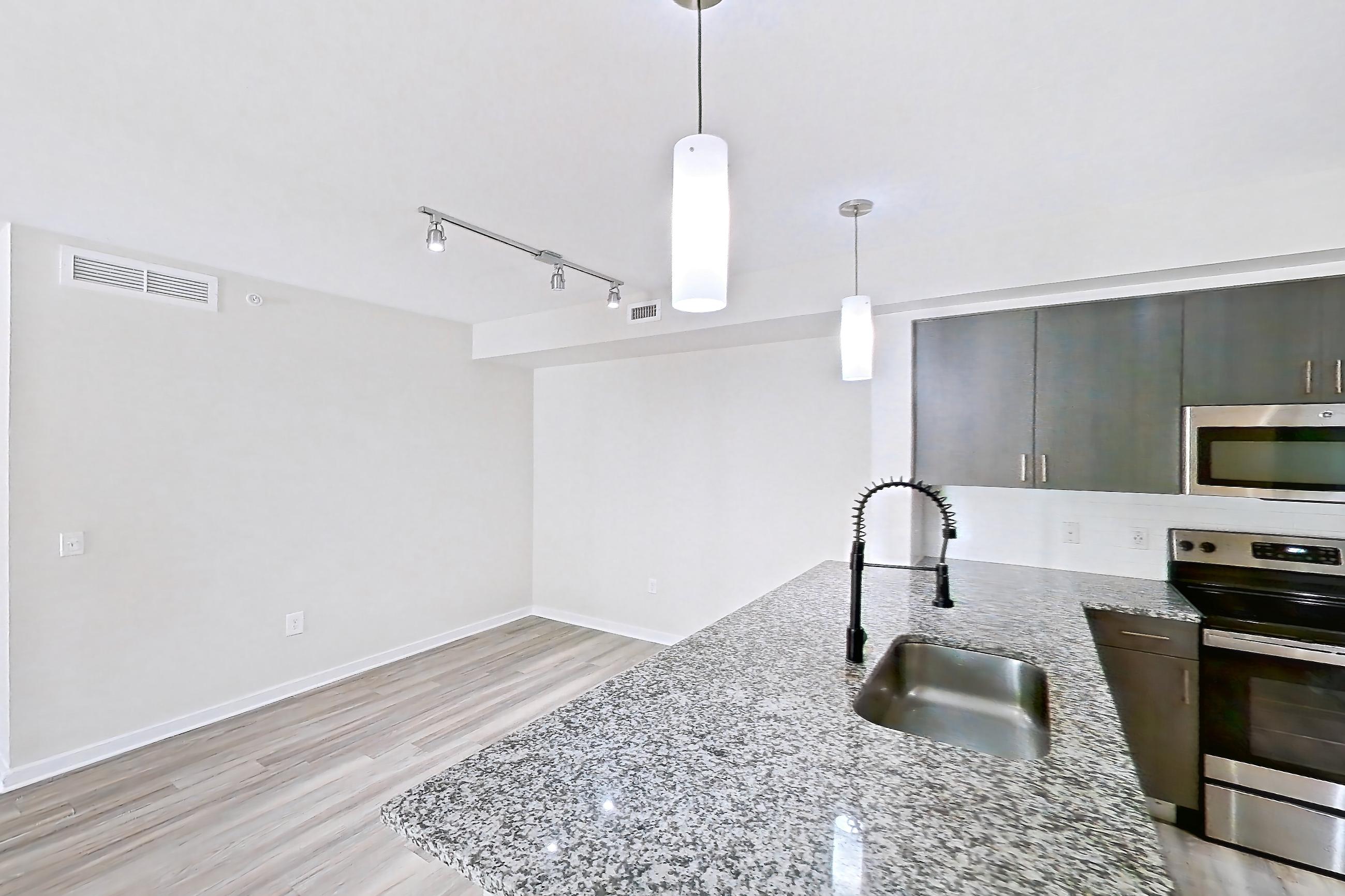 KITCHEN ENTRYWAY