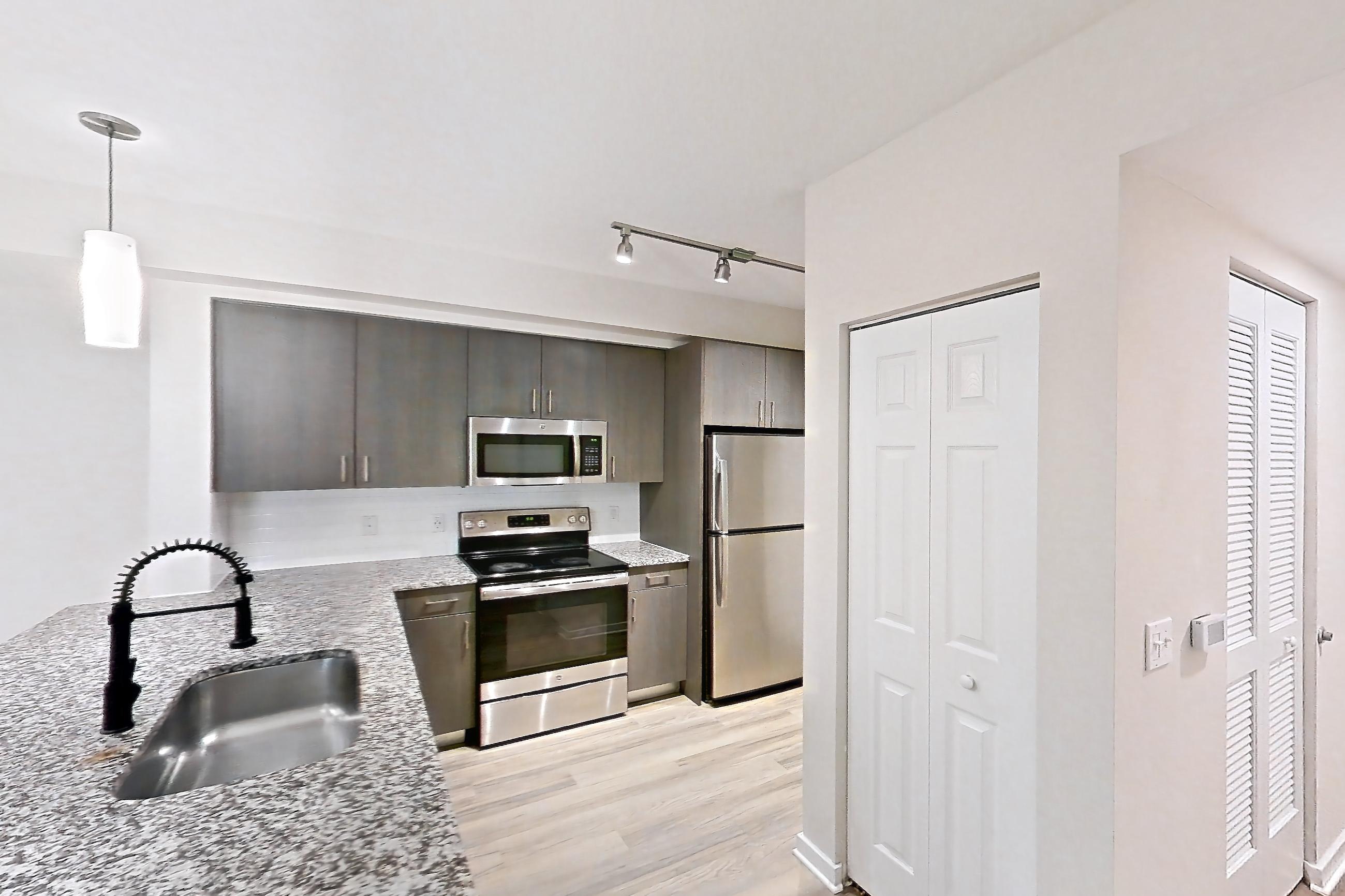 KITCHEN ENTRYWAY