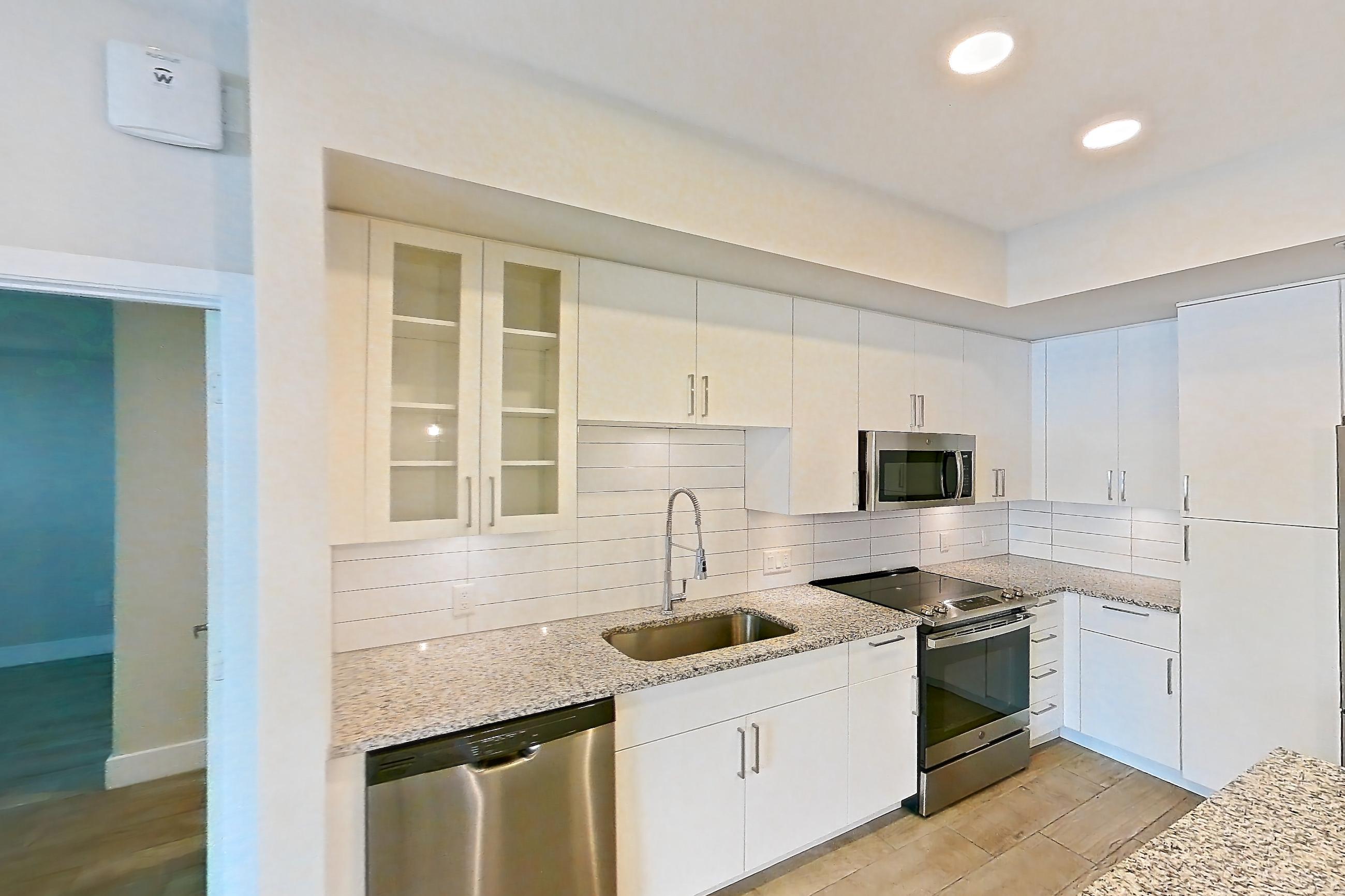 KITCHEN ISLAND CORNER