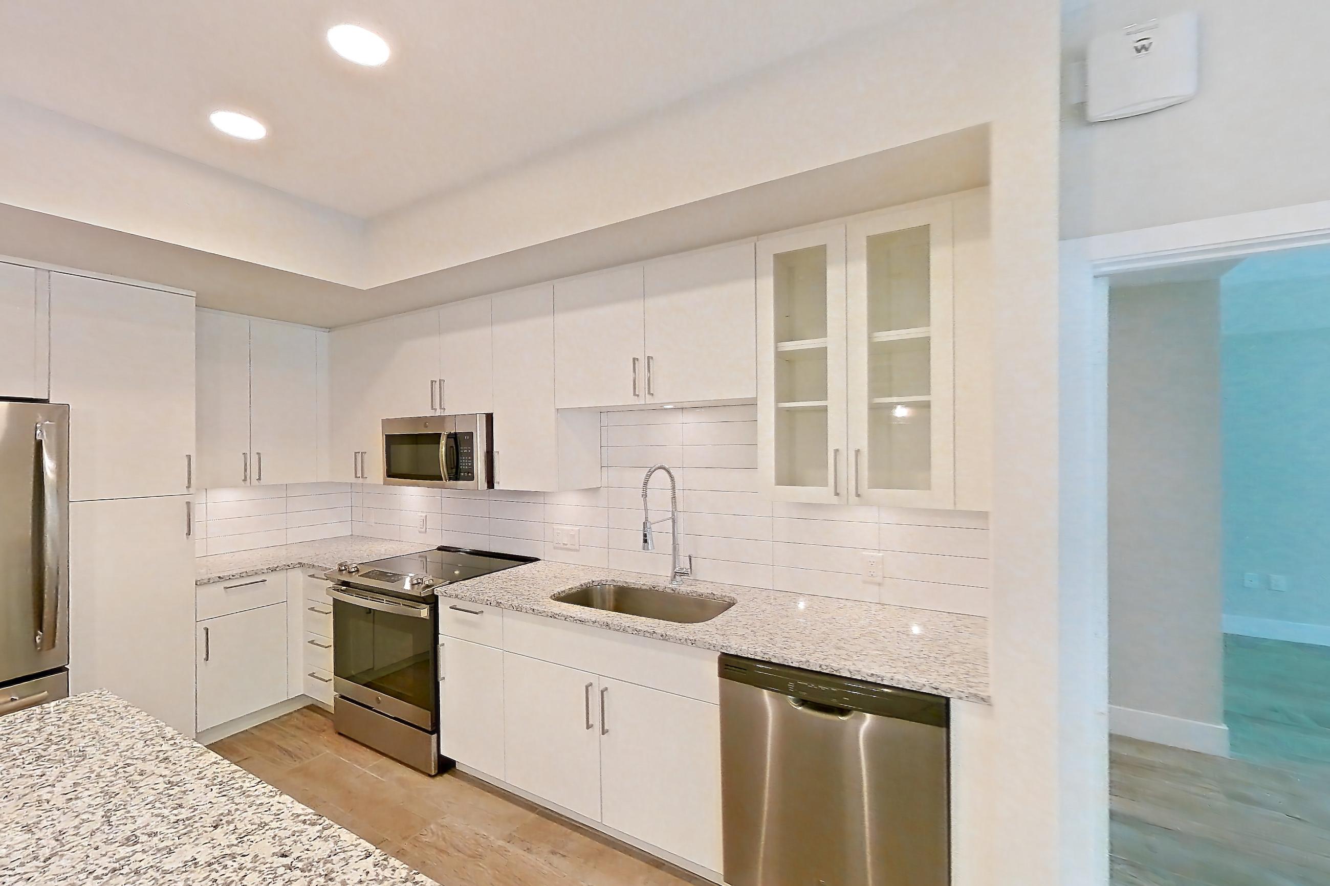 KITCHEN ISLAND CORNER