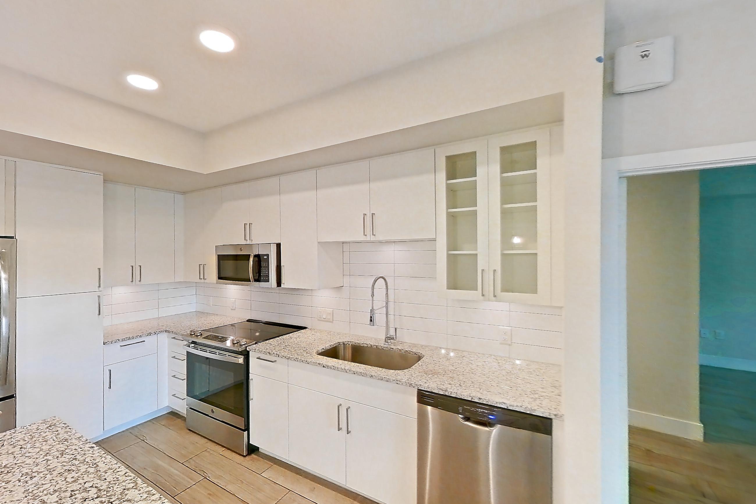 KITCHEN ISLAND CORNER
