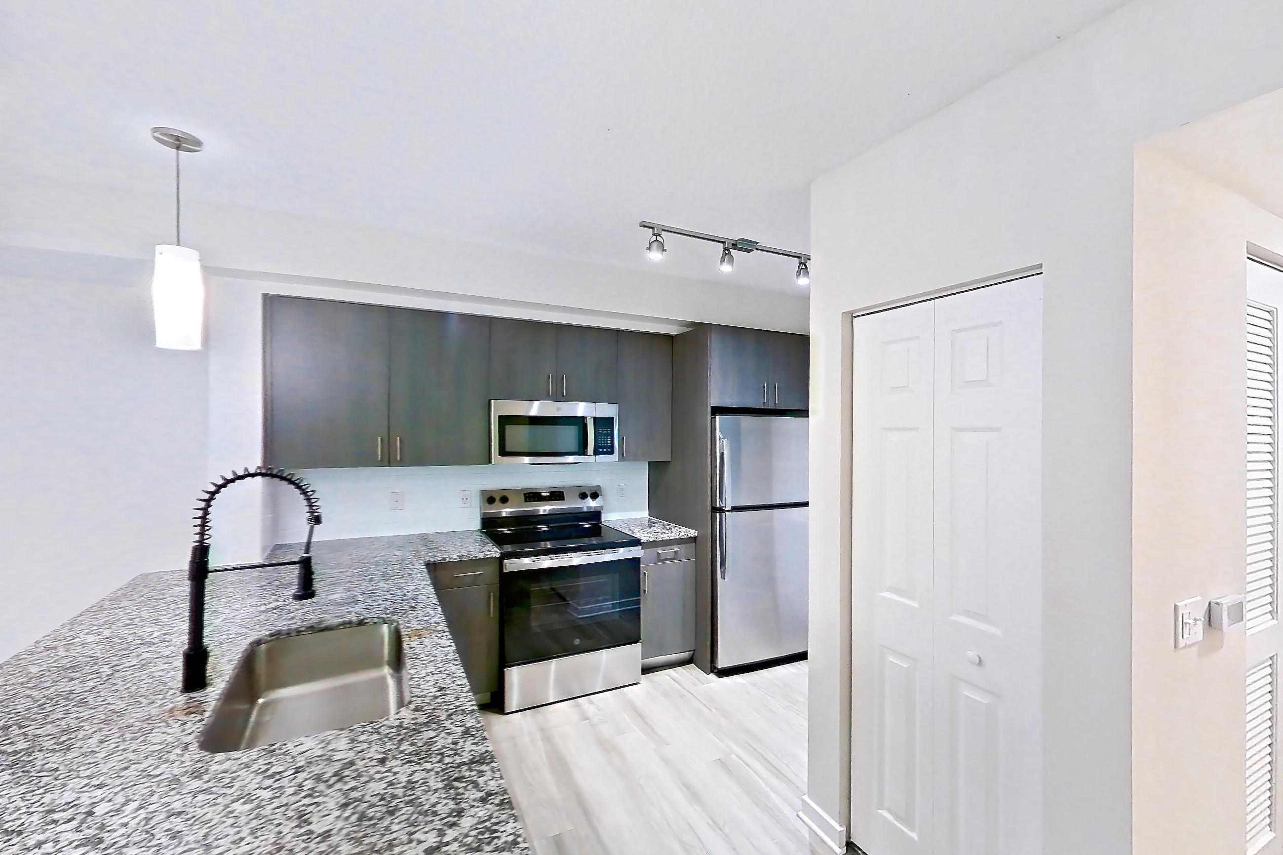 KITCHEN ENTRYWAY