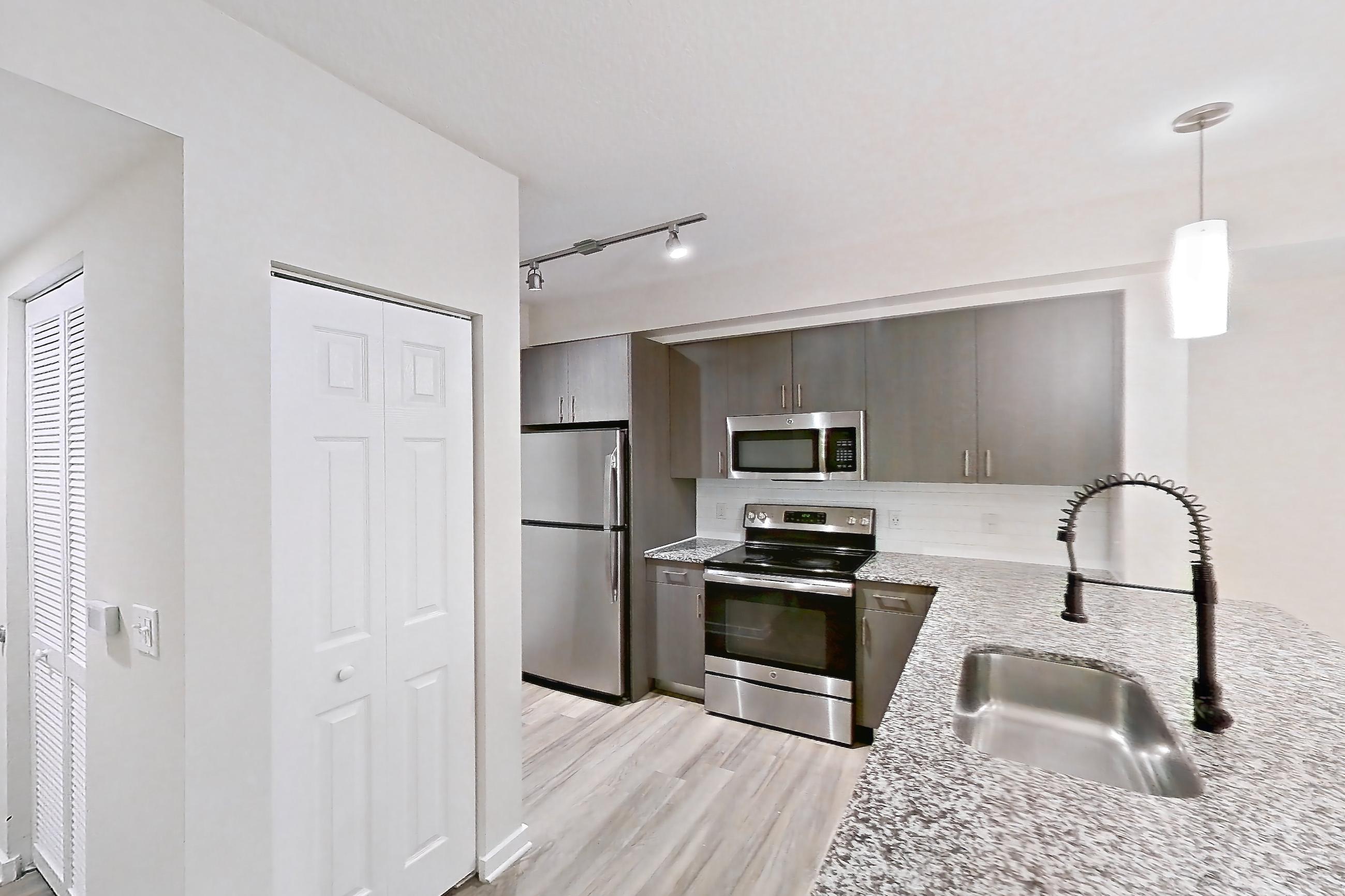 KITCHEN ENTRYWAY