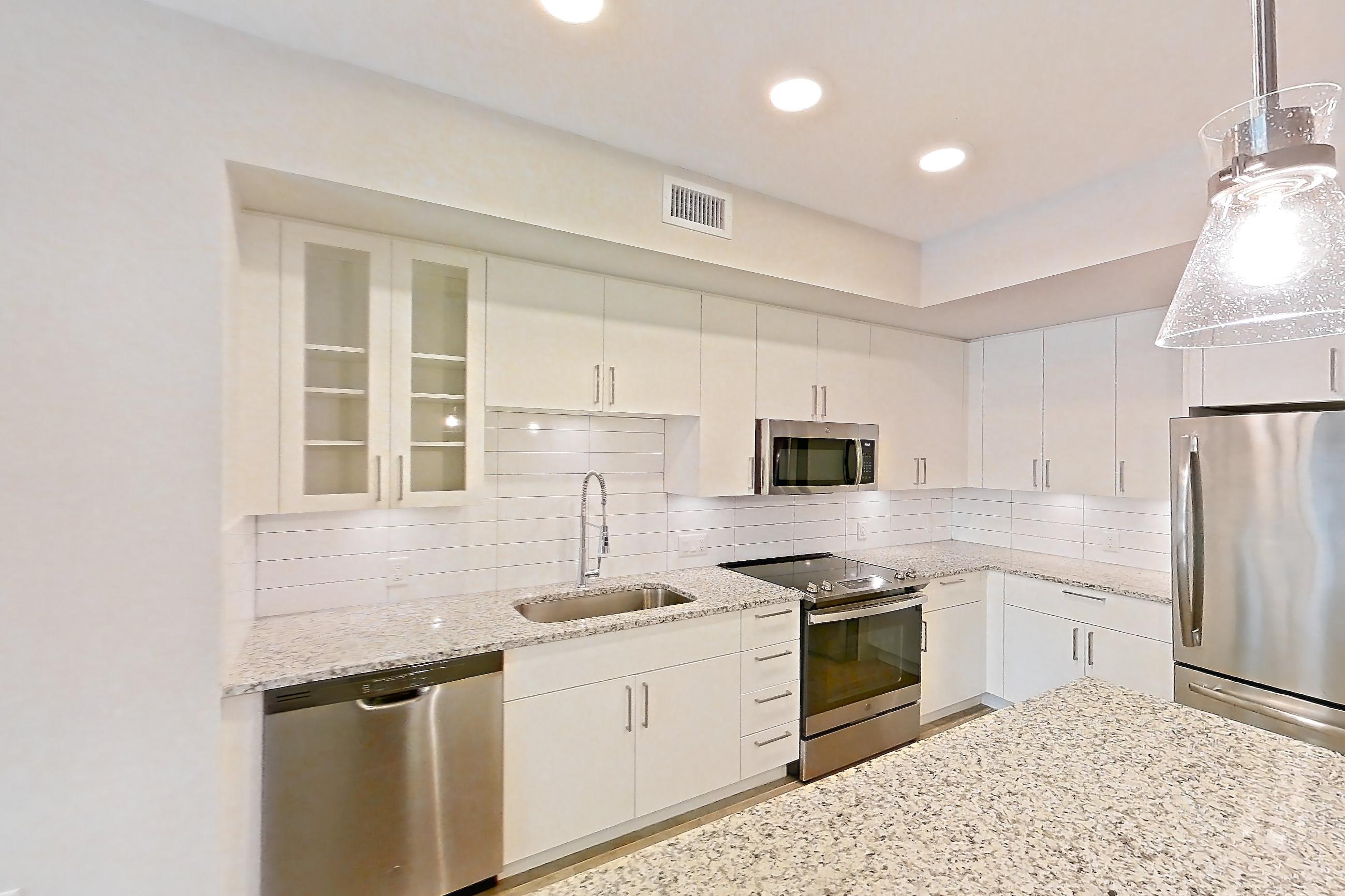 KITCHEN ISLAND CORNER