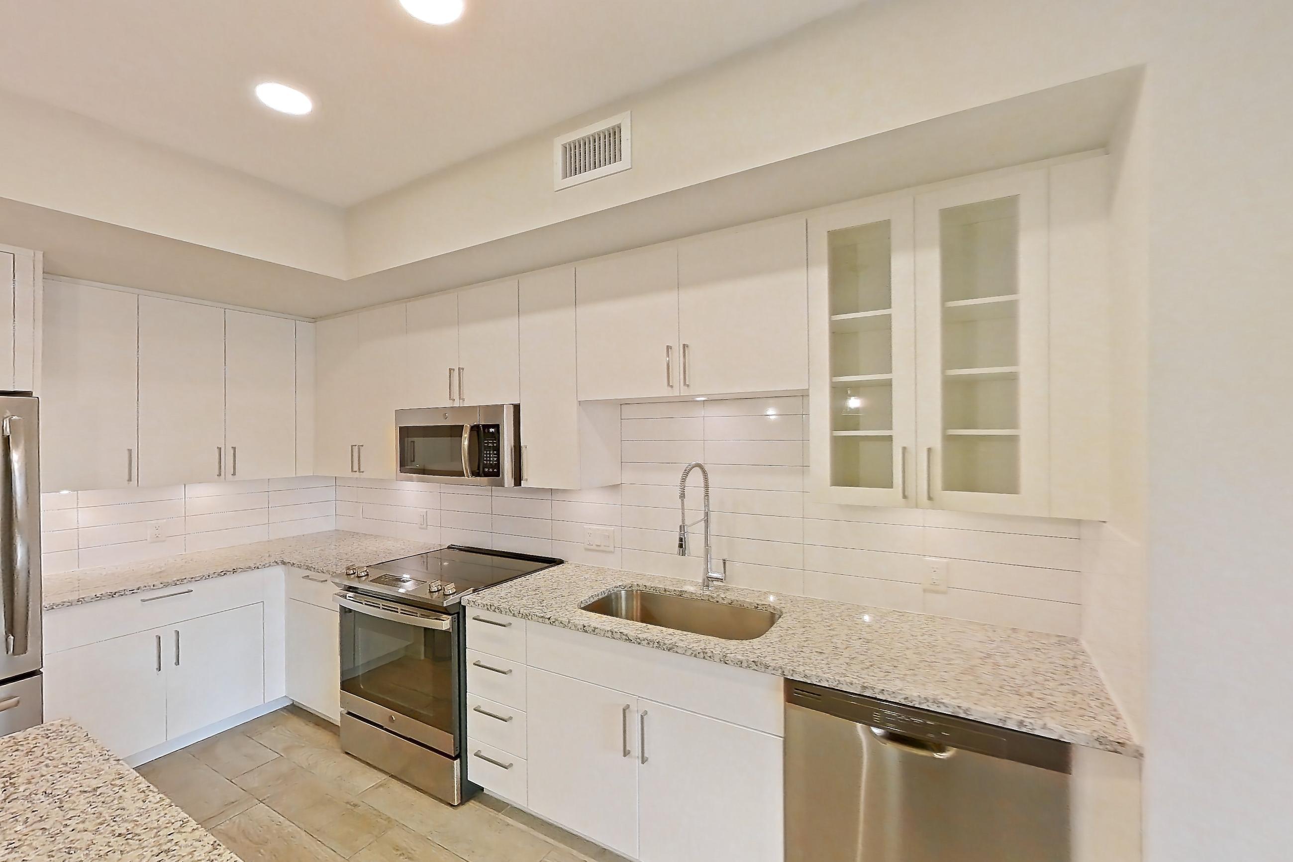 KITCHEN ISLAND CORNER
