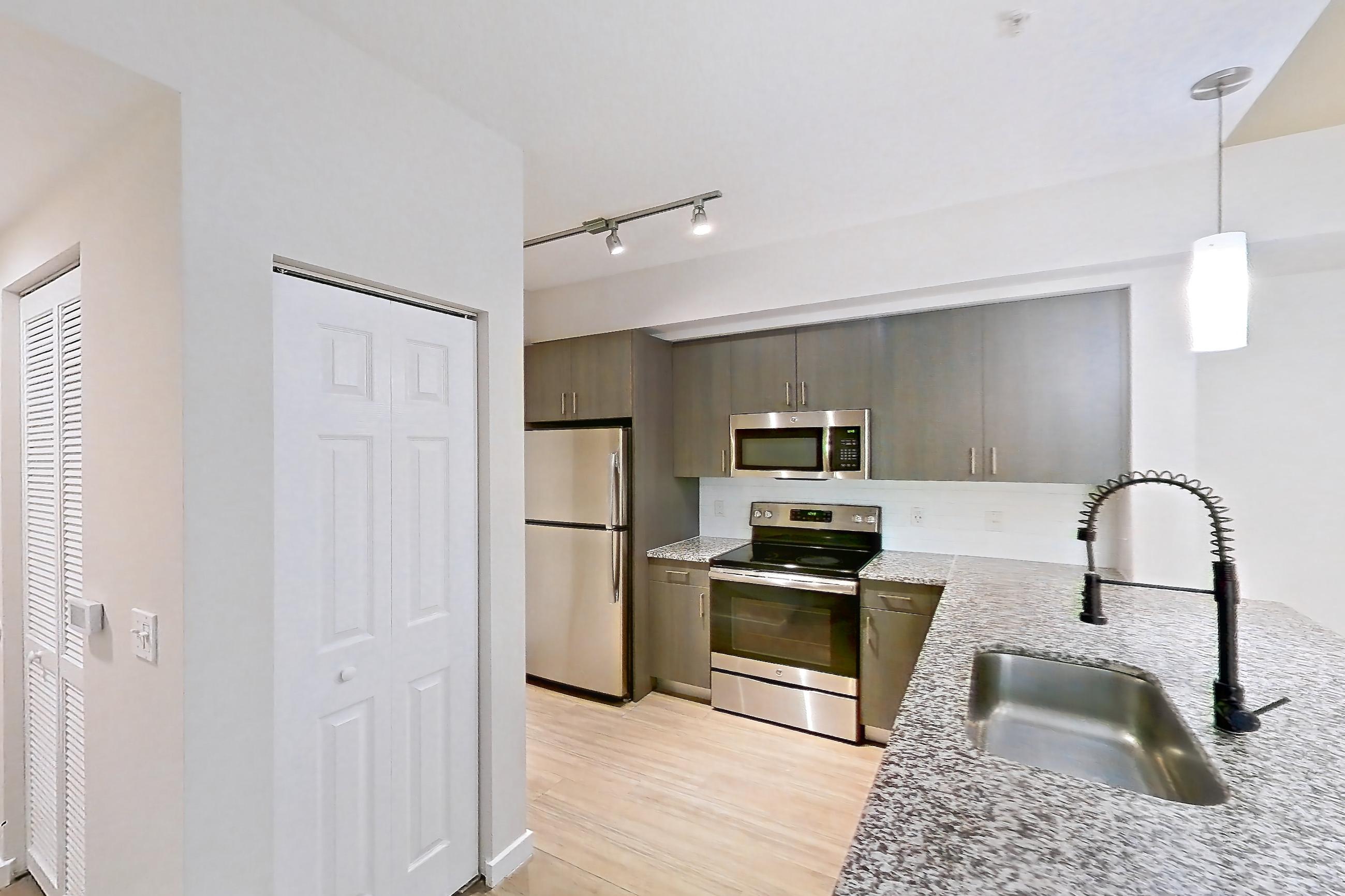 KITCHEN ENTRYWAY
