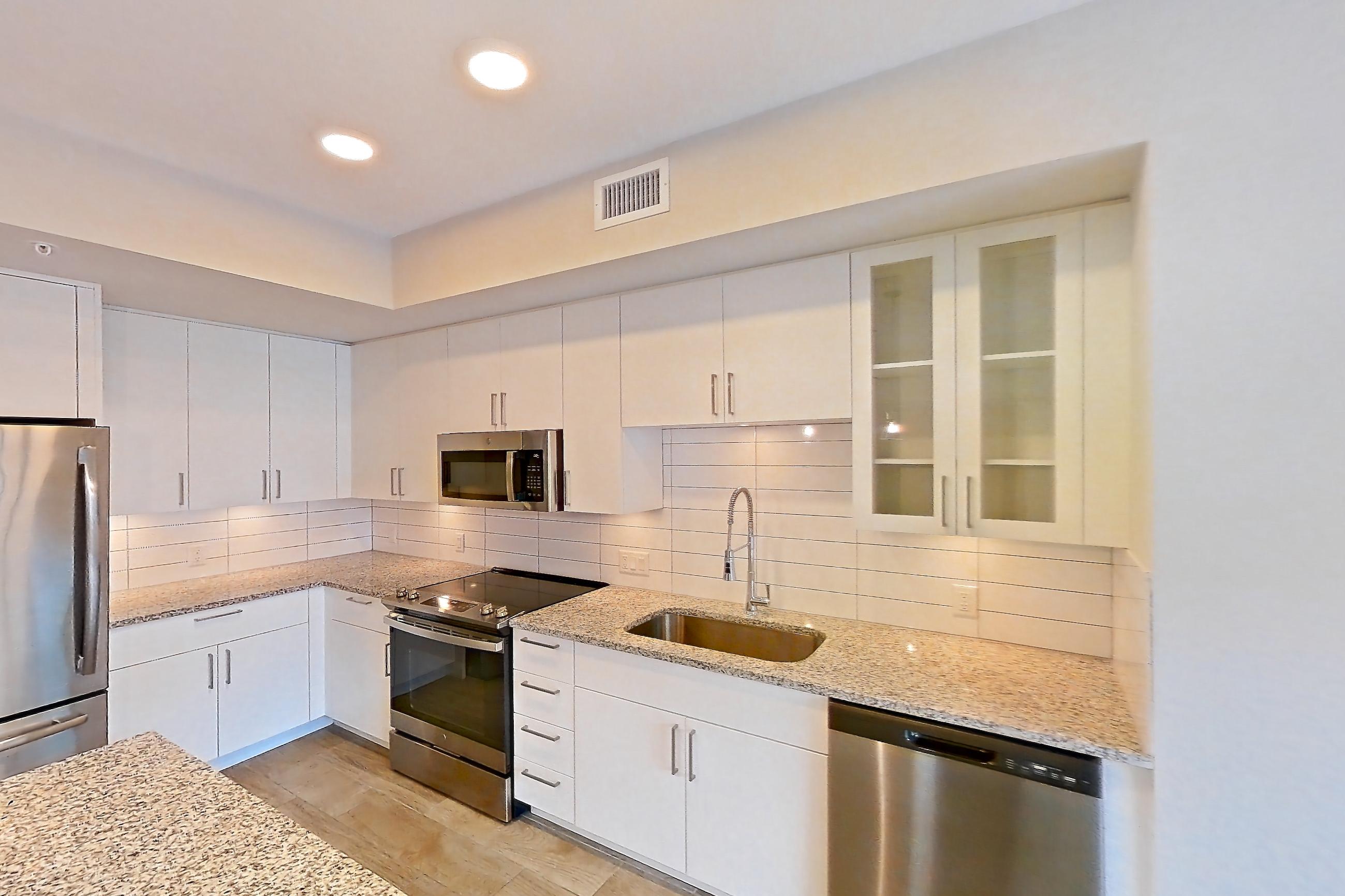 KITCHEN ISLAND CORNER