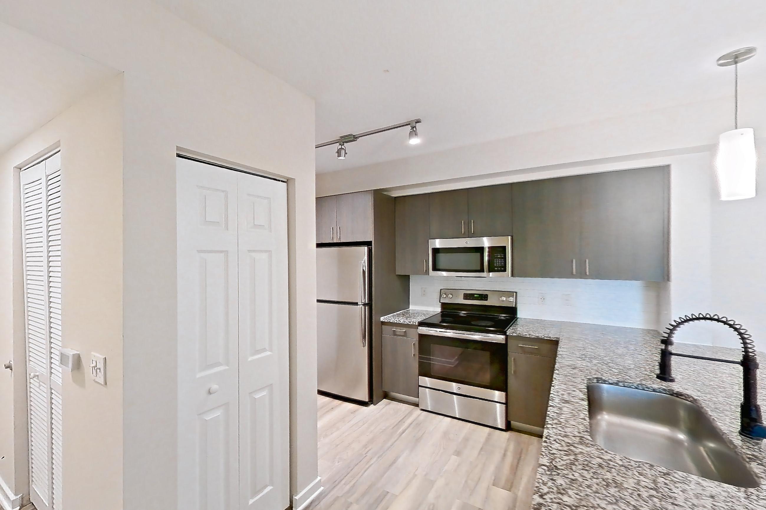 KITCHEN ENTRYWAY