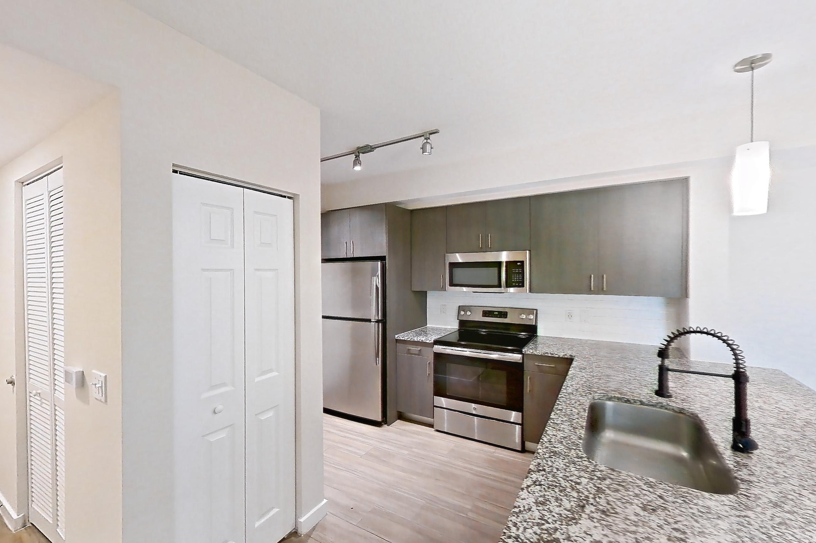 KITCHEN ENTRYWAY