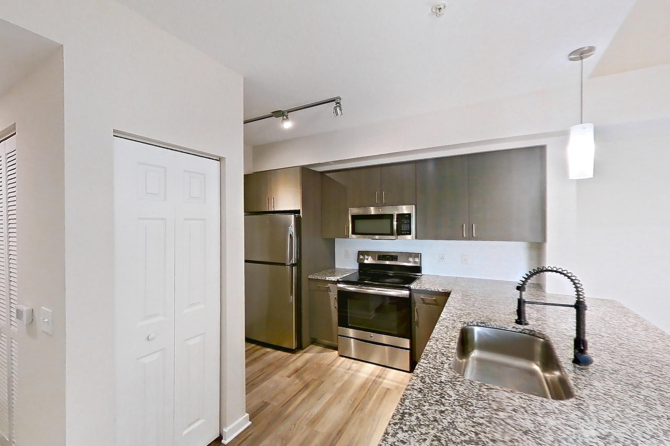 KITCHEN ENTRYWAY