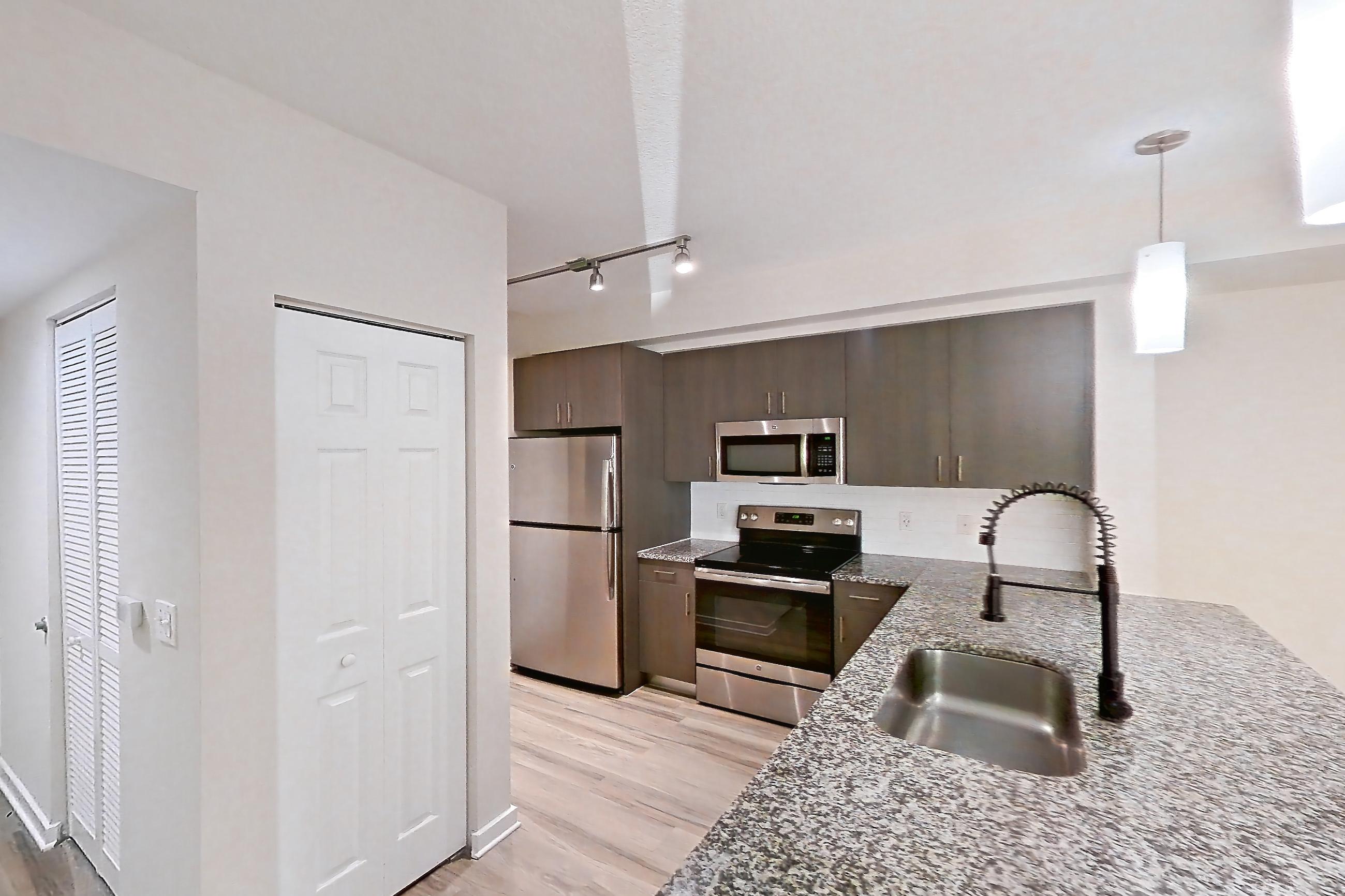 KITCHEN ENTRYWAY