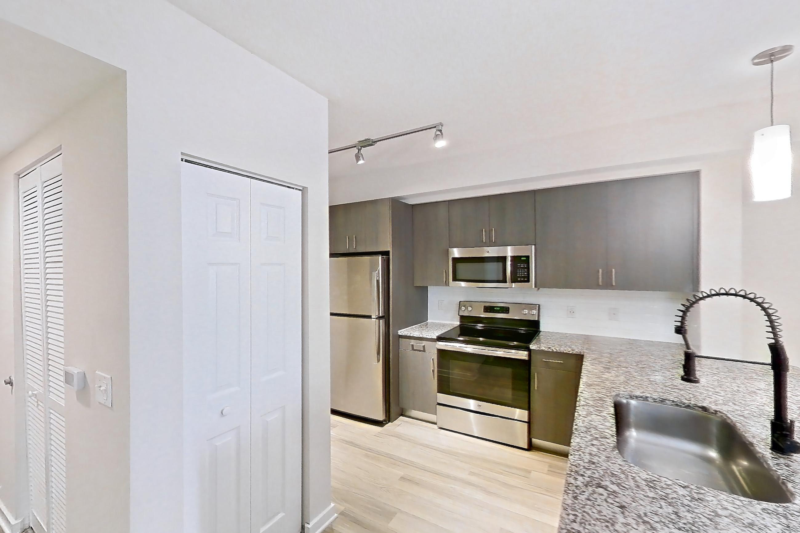 KITCHEN ENTRYWAY