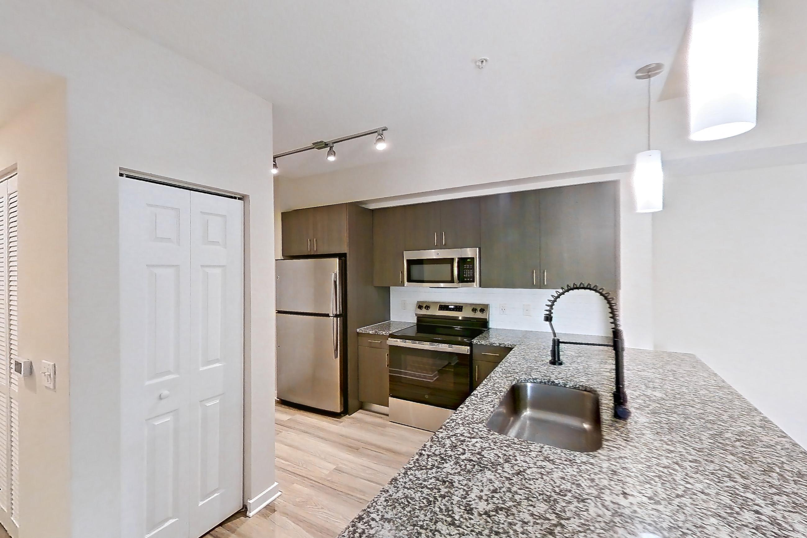KITCHEN ENTRYWAY
