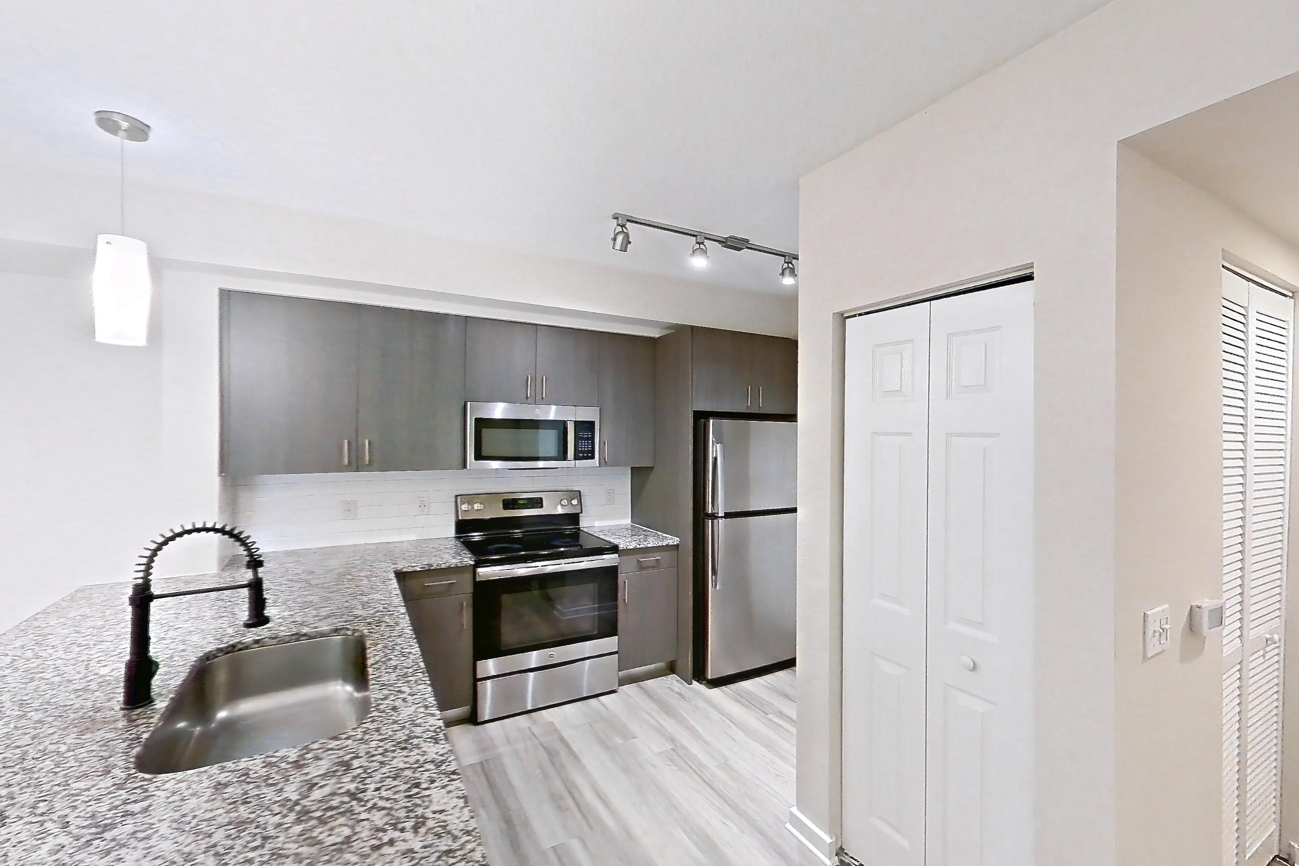 KITCHEN ENTRYWAY