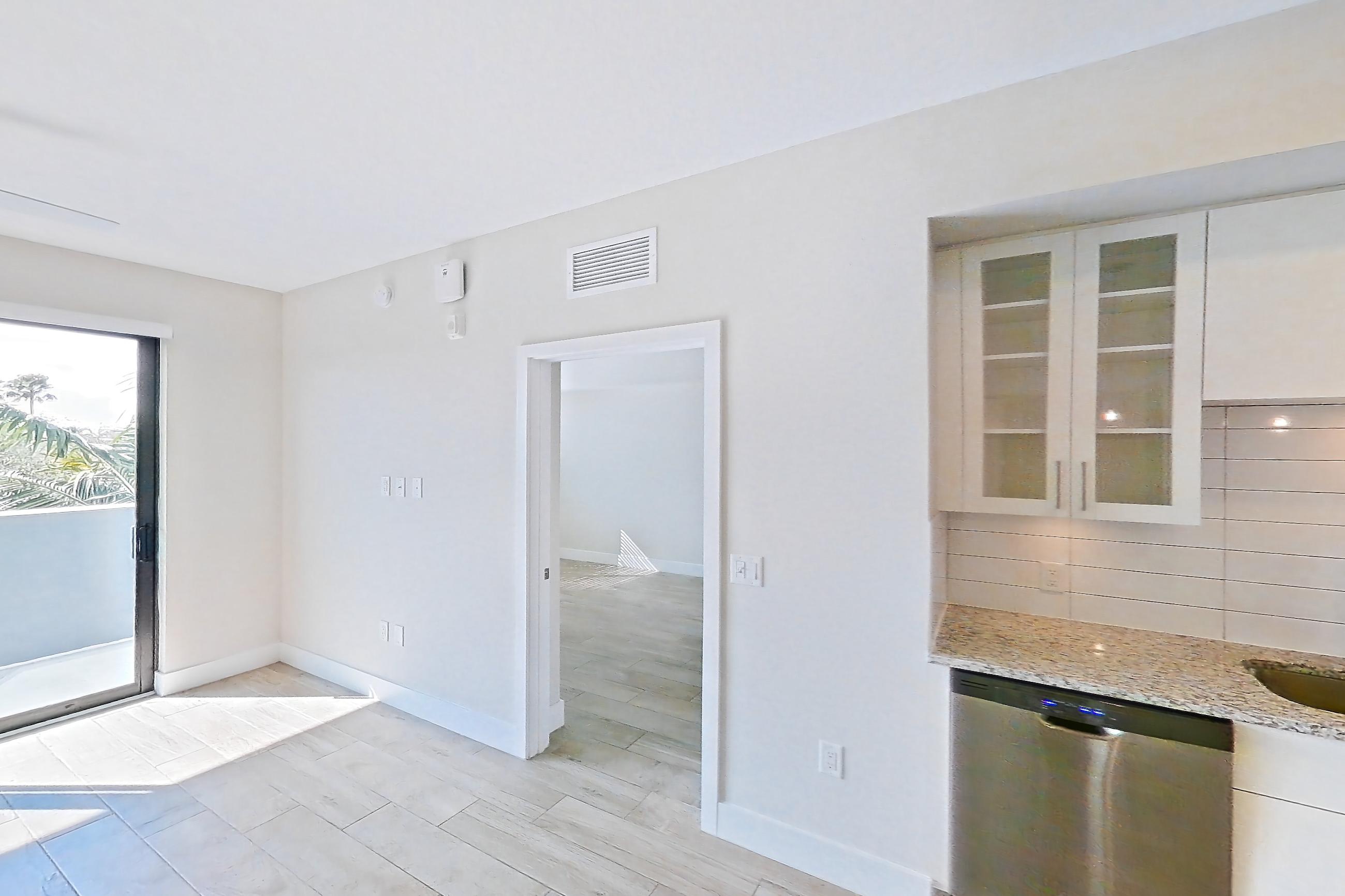 KITCHEN ISLAND CORNER