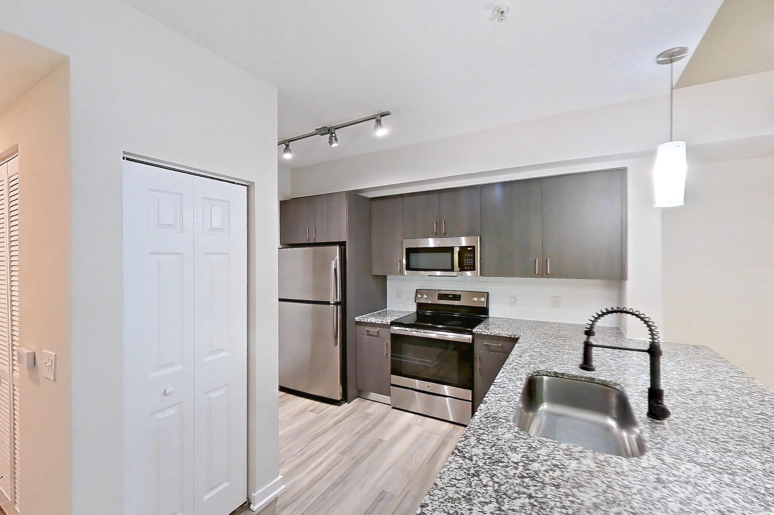 KITCHEN ENTRYWAY