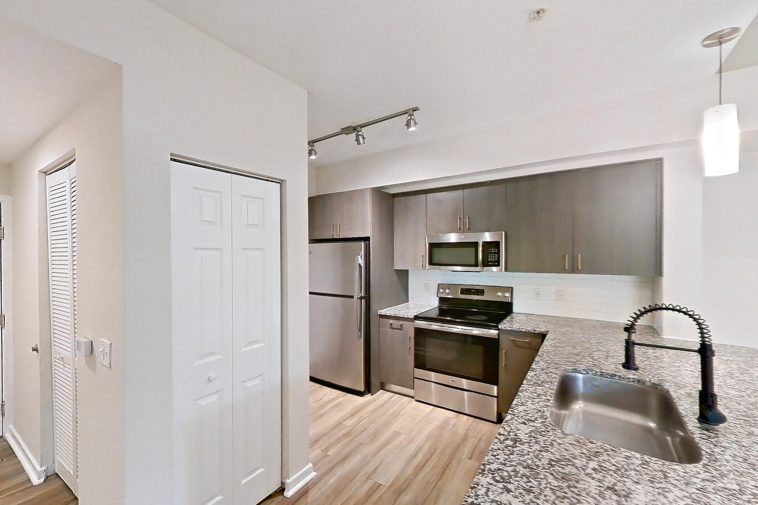 KITCHEN ENTRYWAY