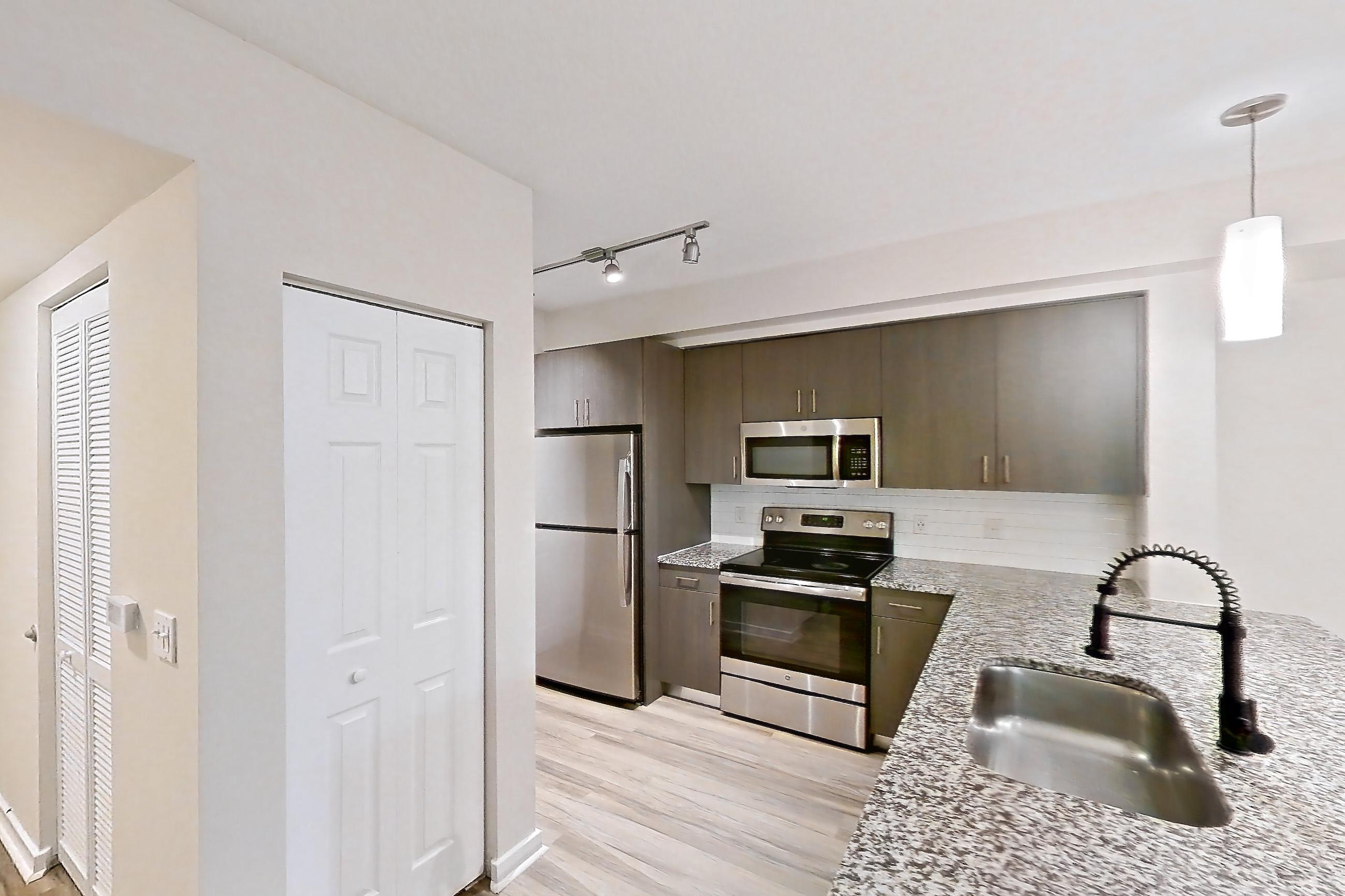 KITCHEN ENTRYWAY