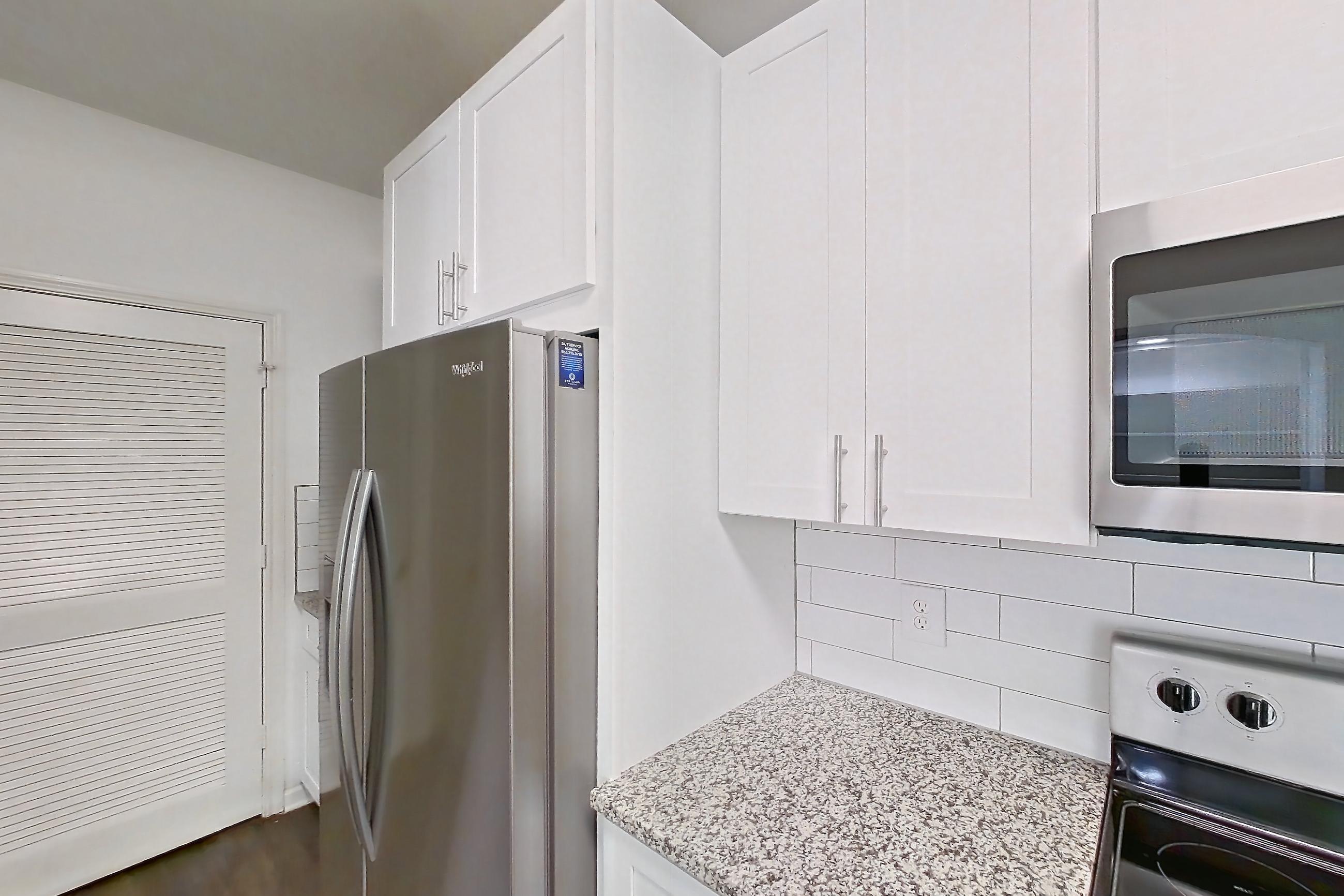 Kitchen in Apartment 1031 at Cortland Ridglea, B2R - Shady Side floor plan