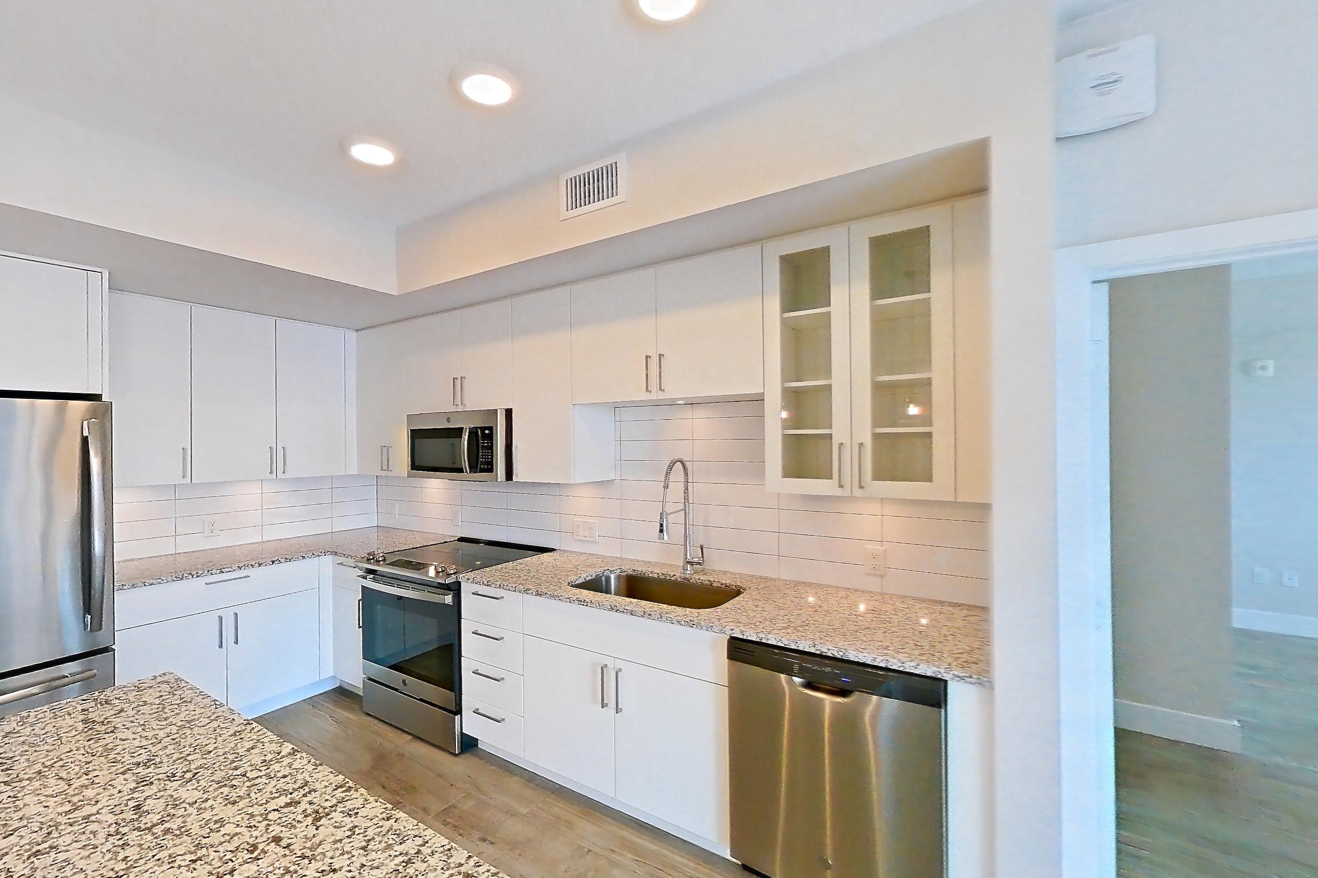 KITCHEN ISLAND CORNER