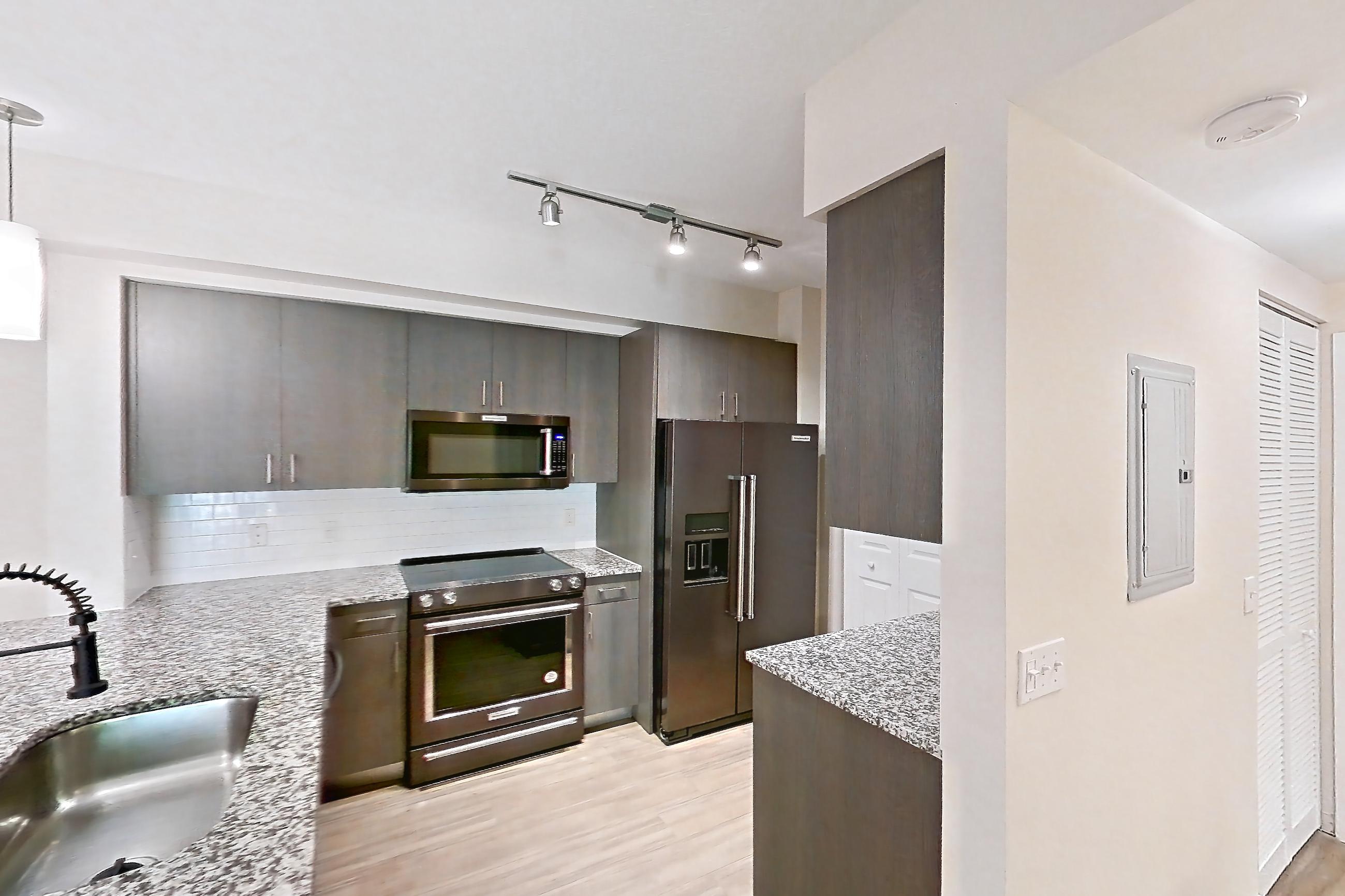 KITCHEN ENTRYWAY