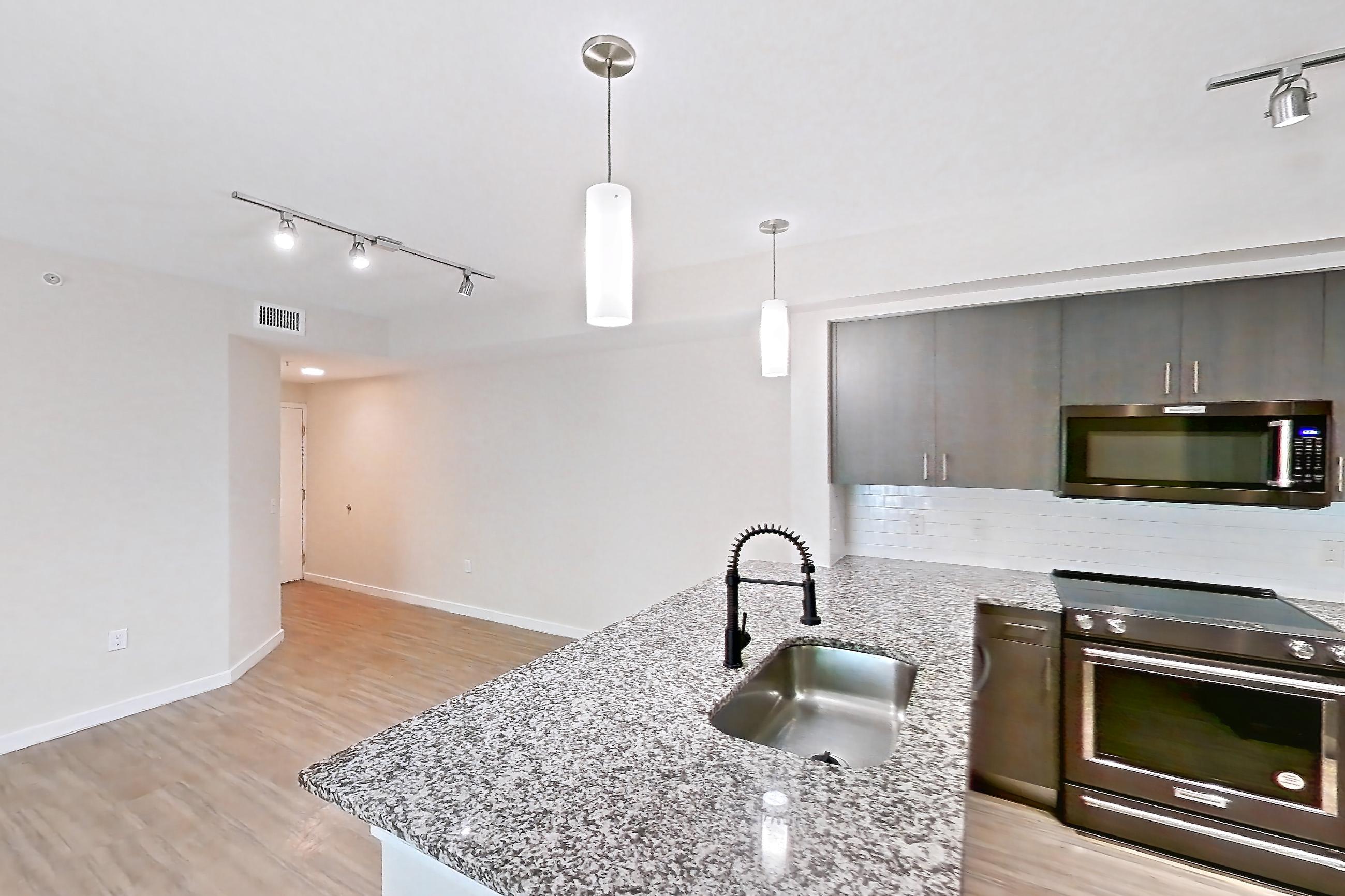 KITCHEN ENTRYWAY