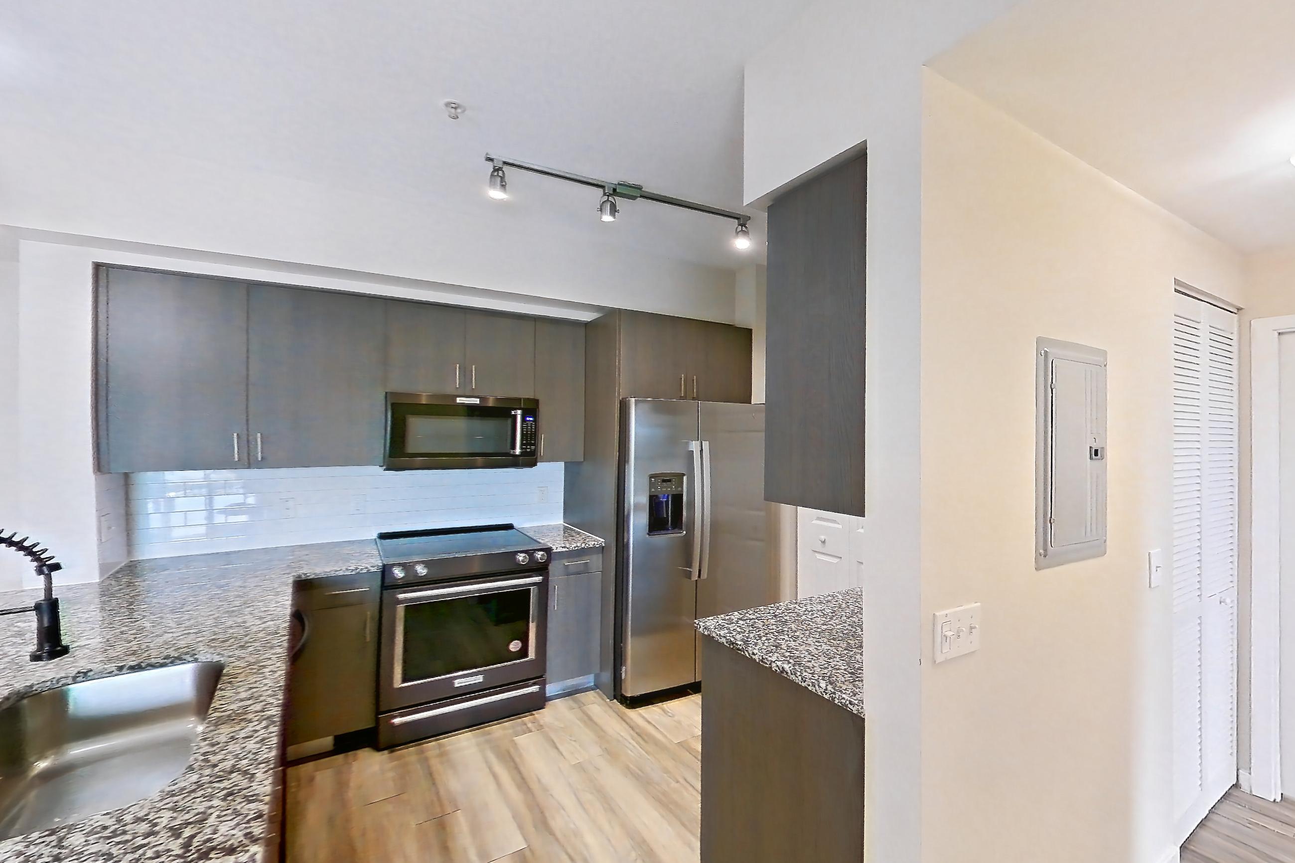 KITCHEN ENTRYWAY