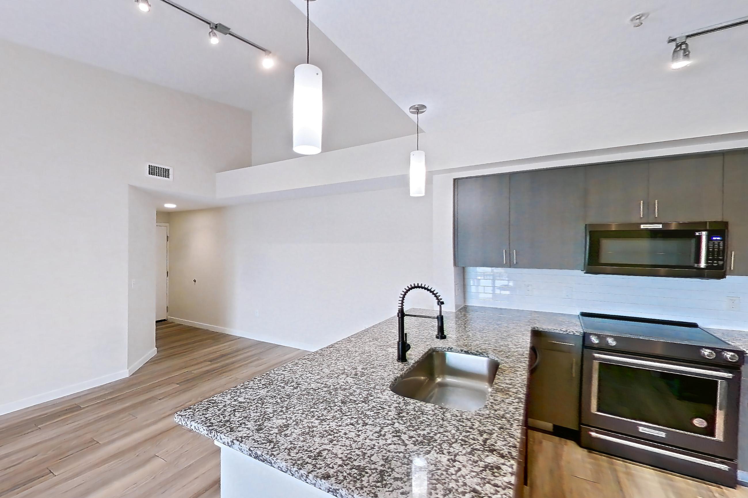 KITCHEN ENTRYWAY