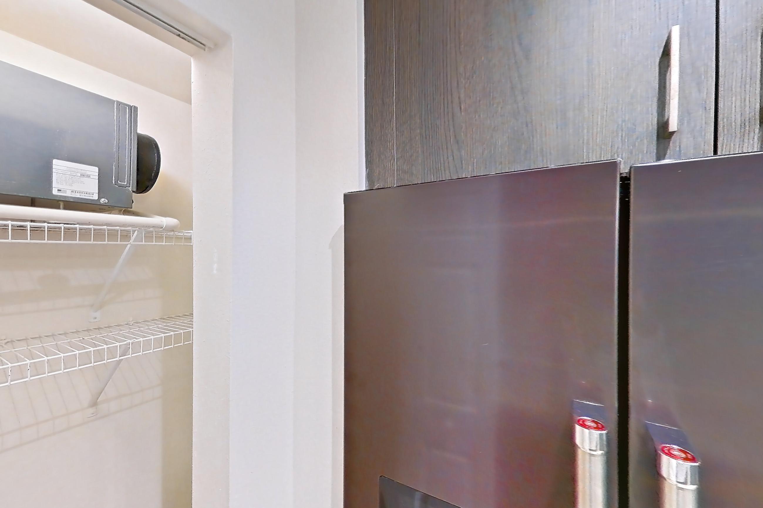 KITCHEN CLOSET