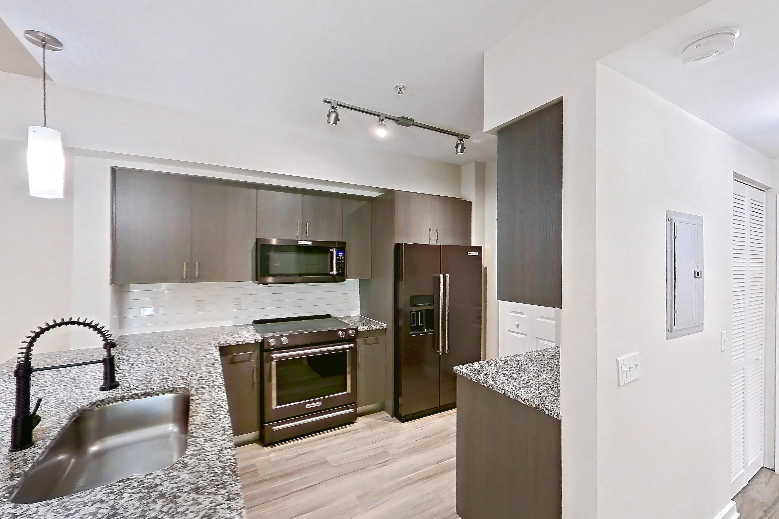 KITCHEN ENTRYWAY