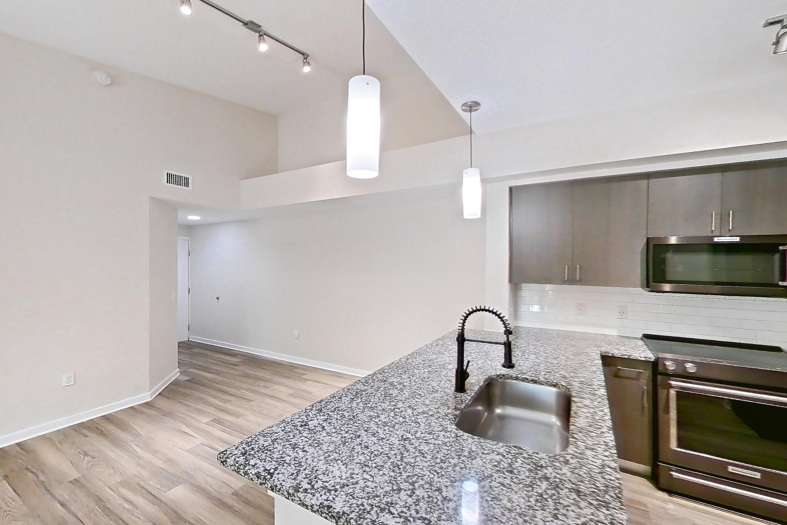 KITCHEN ENTRYWAY