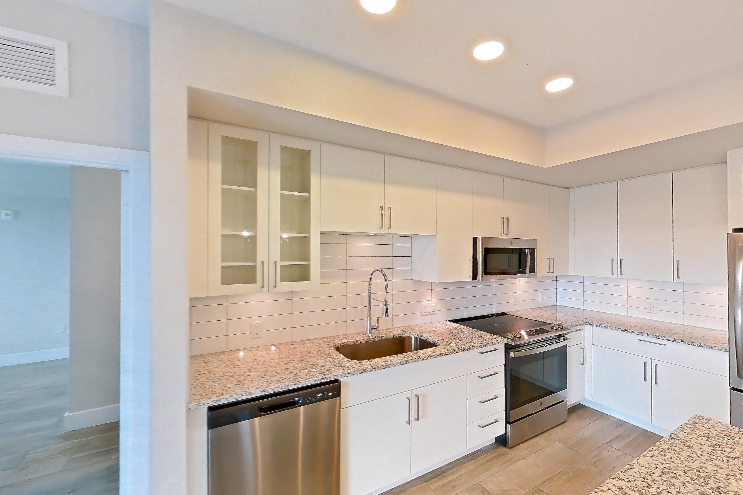 KITCHEN ISLAND CORNER
