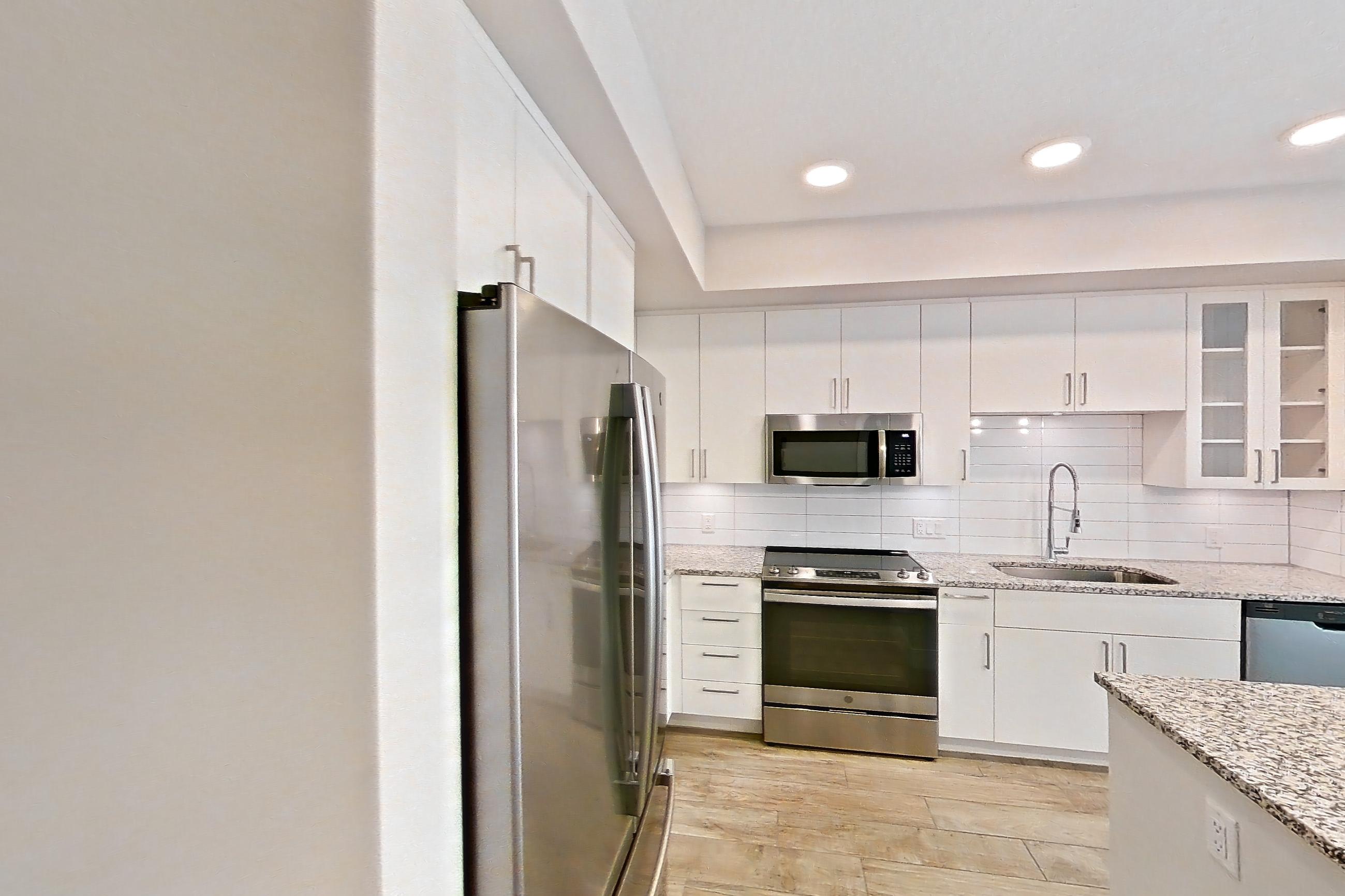 KITCHEN ENTRYWAY
