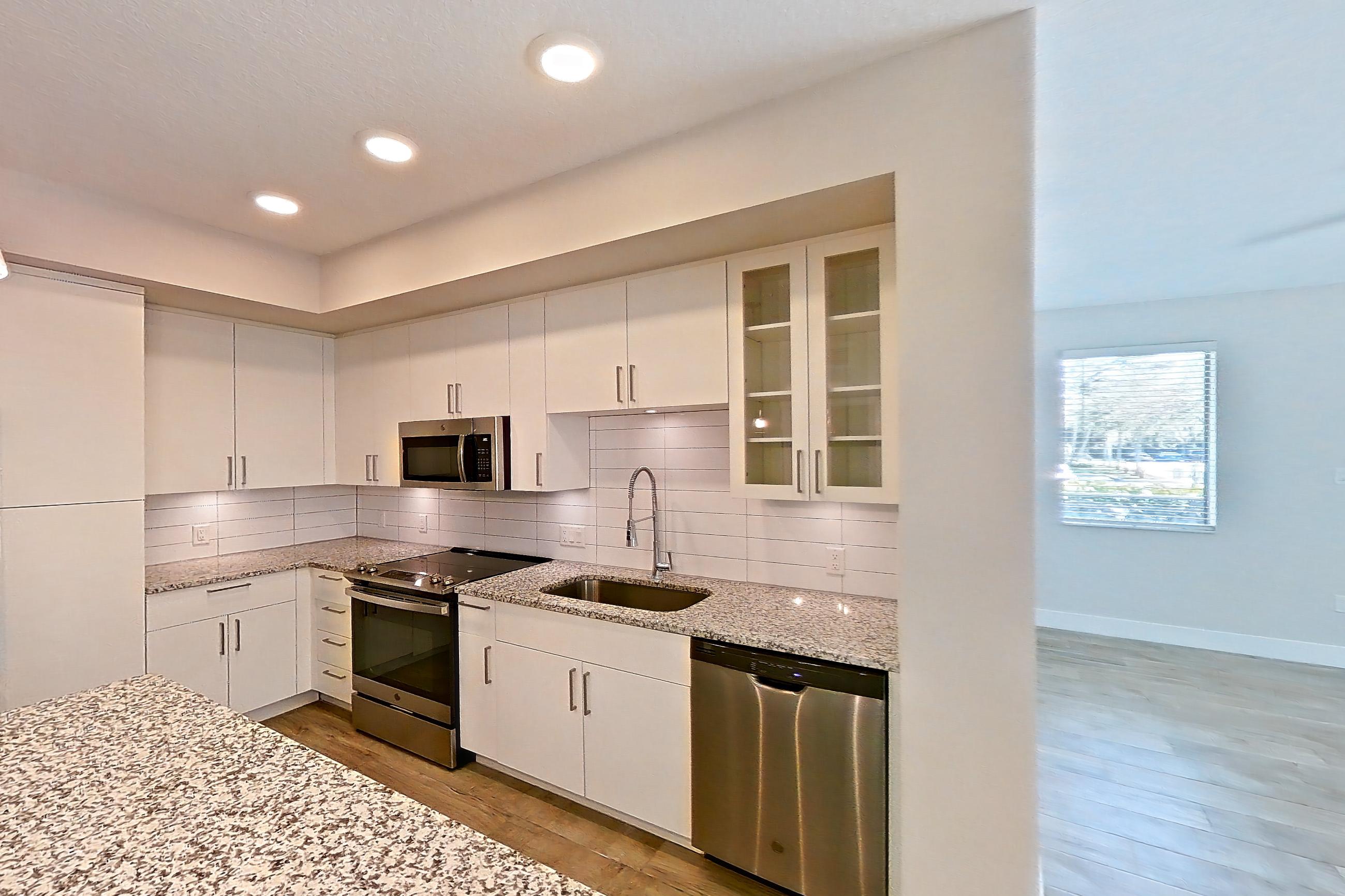 KITCHEN ISLAND CORNER