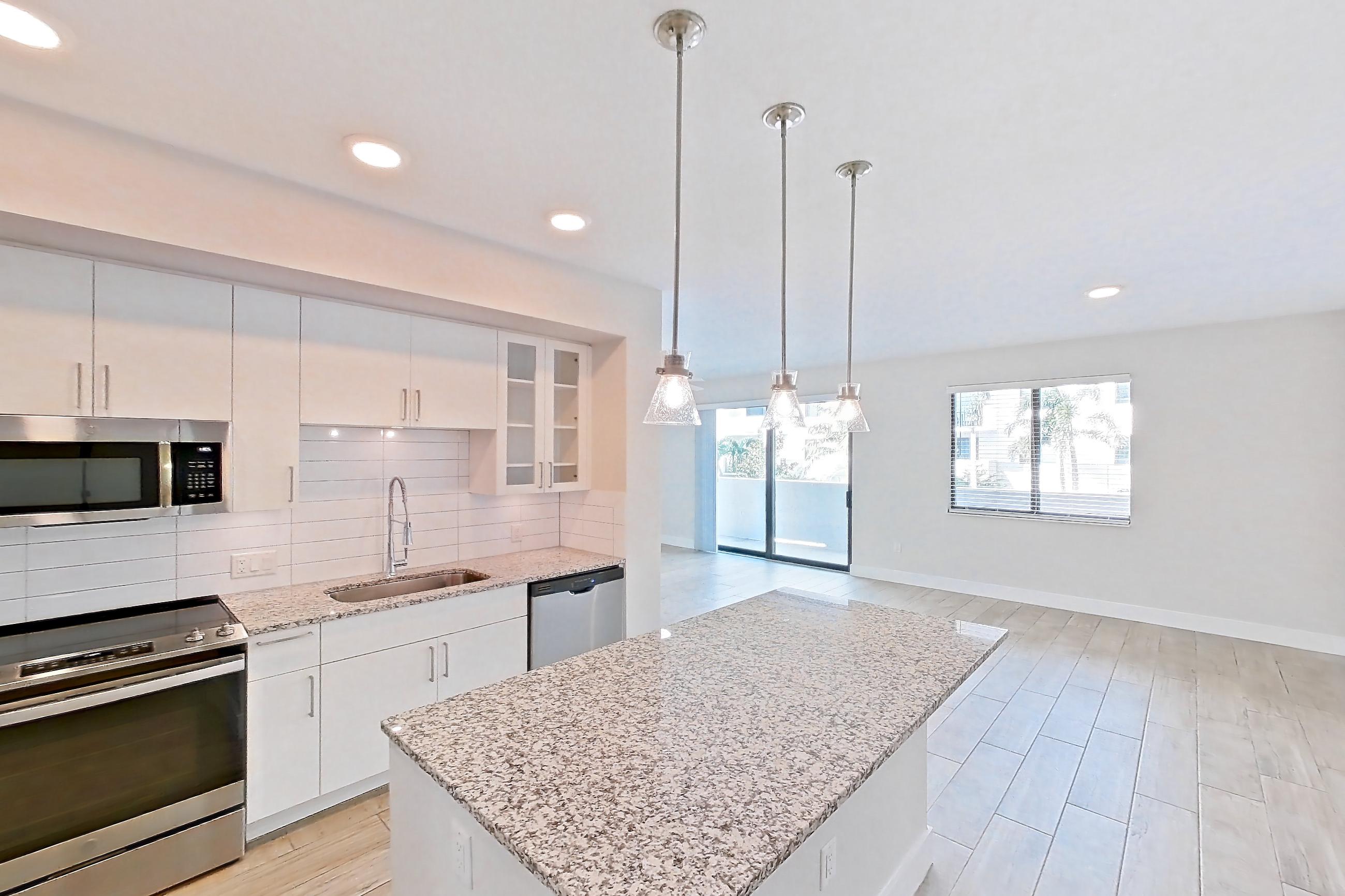 KITCHEN ENTRYWAY