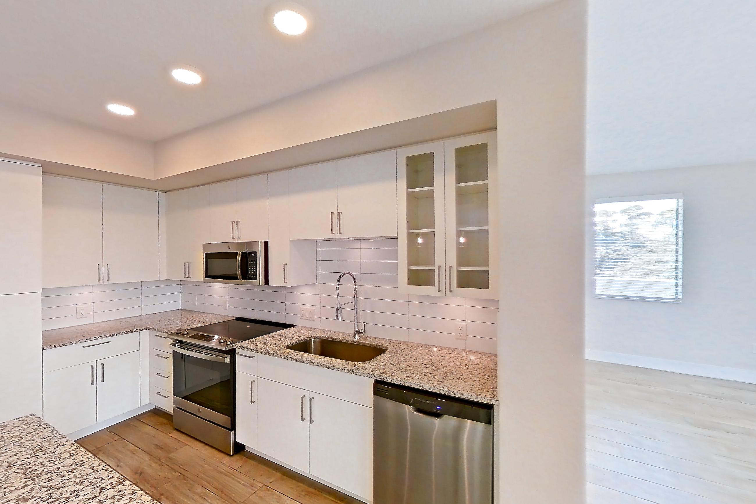 KITCHEN ISLAND CORNER