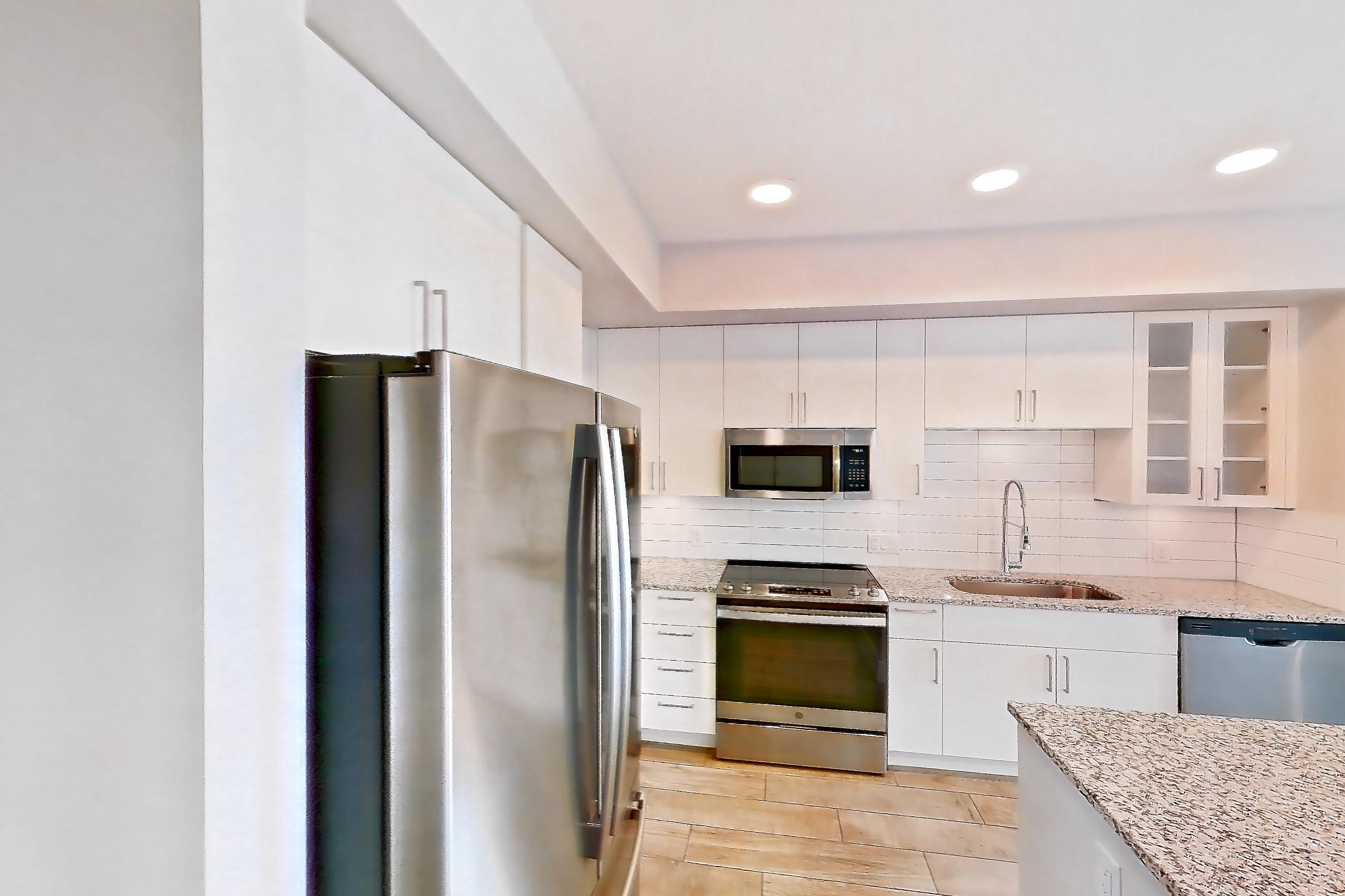 KITCHEN ENTRYWAY