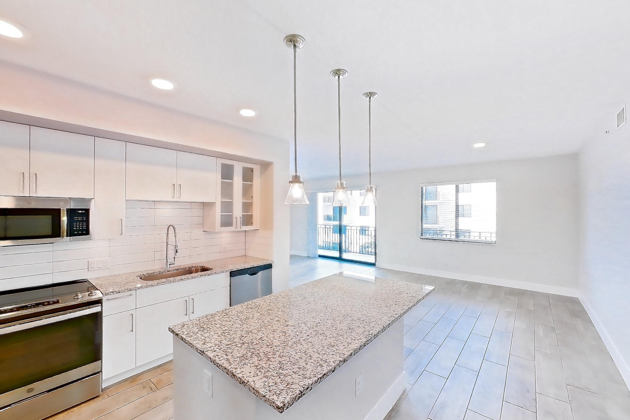 KITCHEN ENTRYWAY