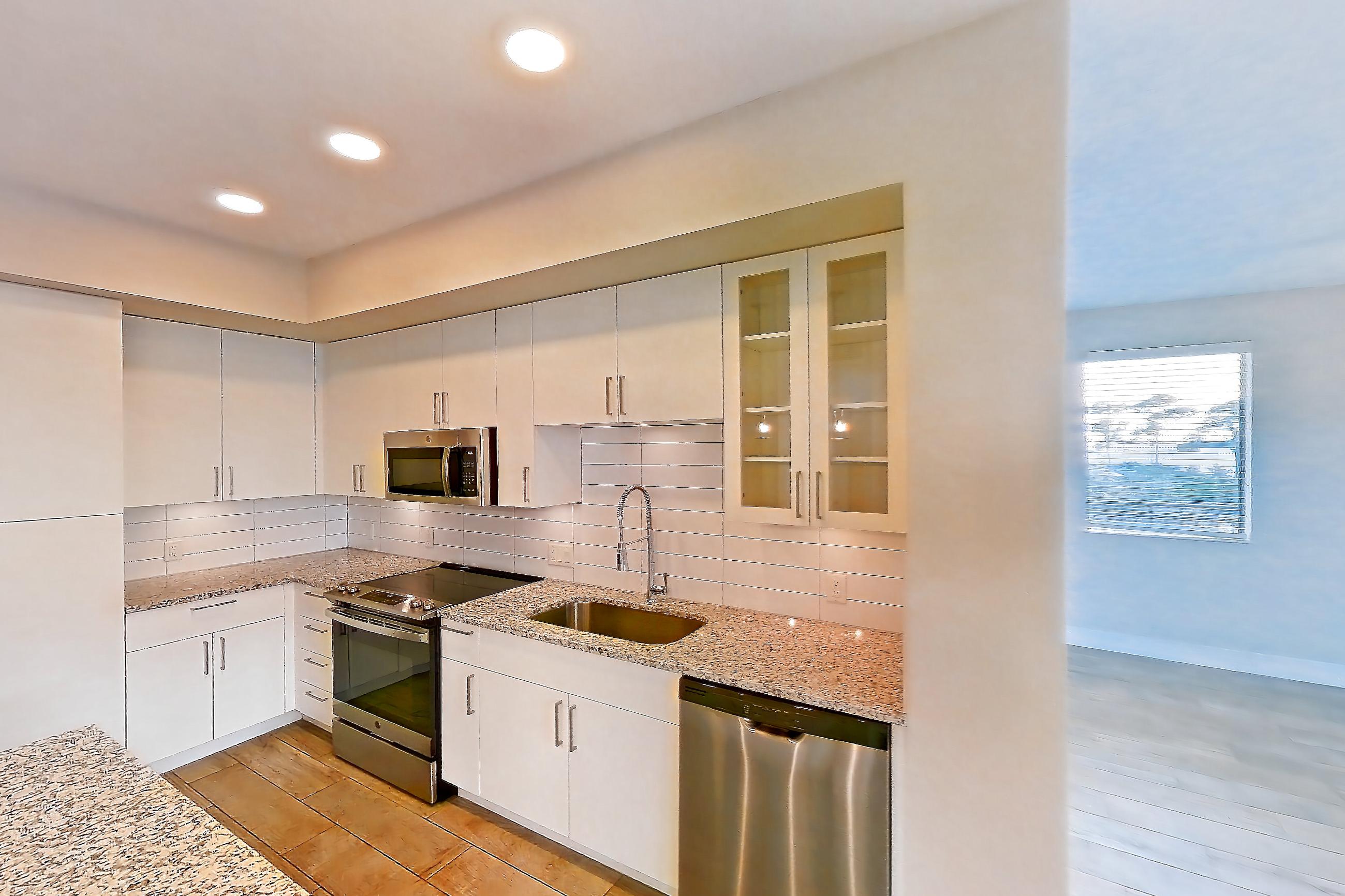 KITCHEN ISLAND CORNER
