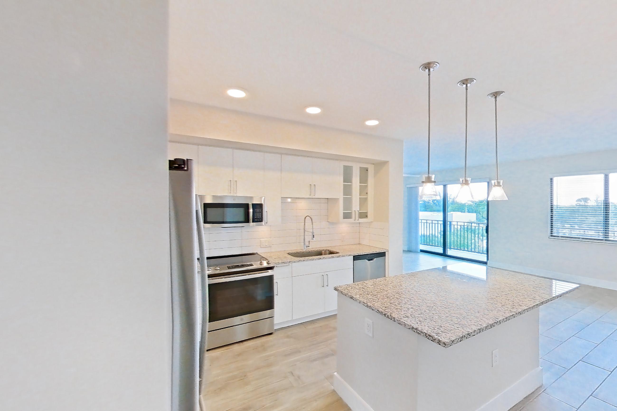 KITCHEN ENTRYWAY
